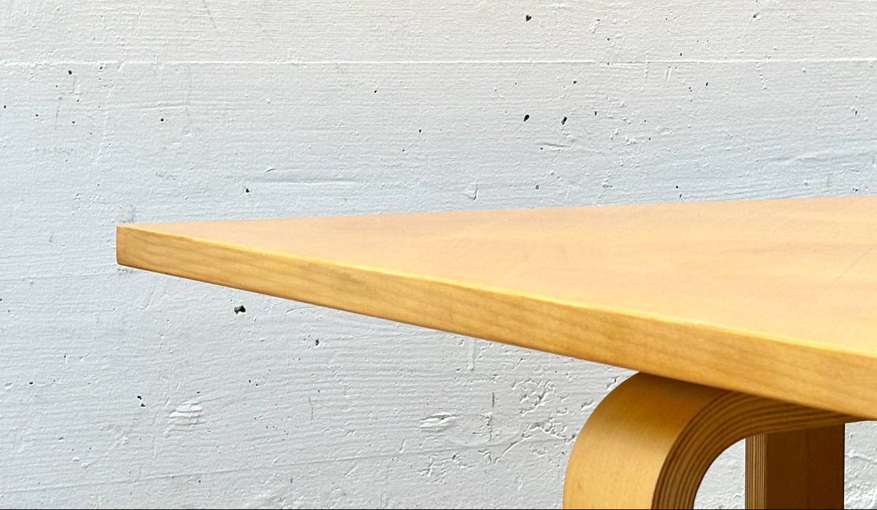 PK66_coffee_table_by_Poul_Kjærholm_for_E._Kold_Christensen,_1972