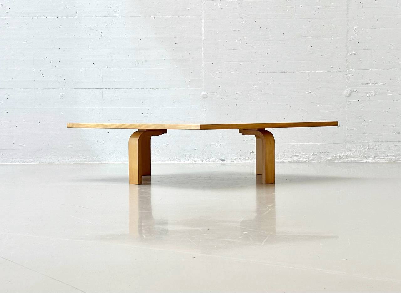 PK66_coffee_table_by_Poul_Kjærholm_for_E._Kold_Christensen,_1972
