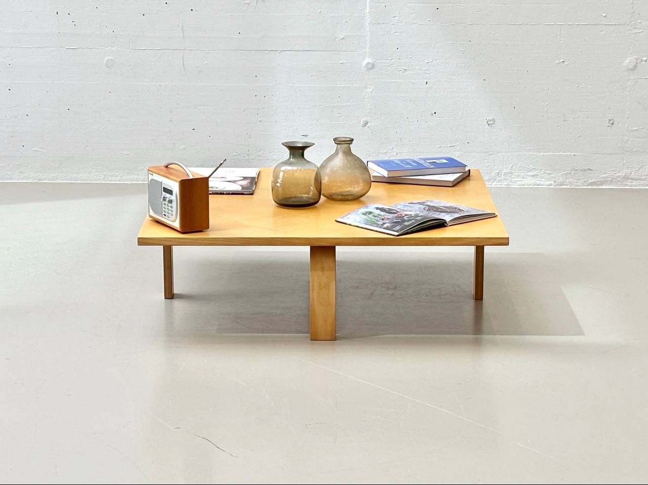 PK66_coffee_table_by_Poul_Kjærholm_for_E._Kold_Christensen,_1972