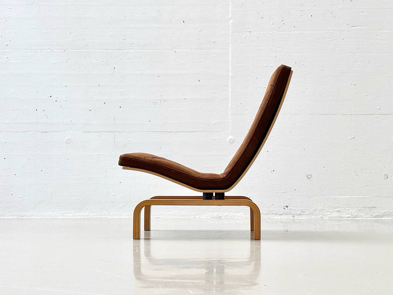 PK_27_armchair_by_Poul_Kjaerholm_for_E._Kold_Christensen,_Denmark,_1971