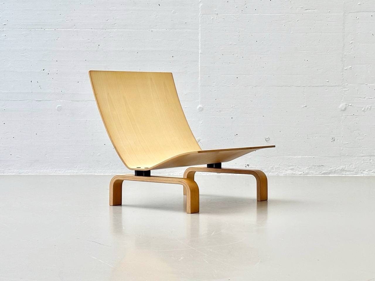 PK_27_armchair_by_Poul_Kjaerholm_for_E._Kold_Christensen,_Denmark,_1971