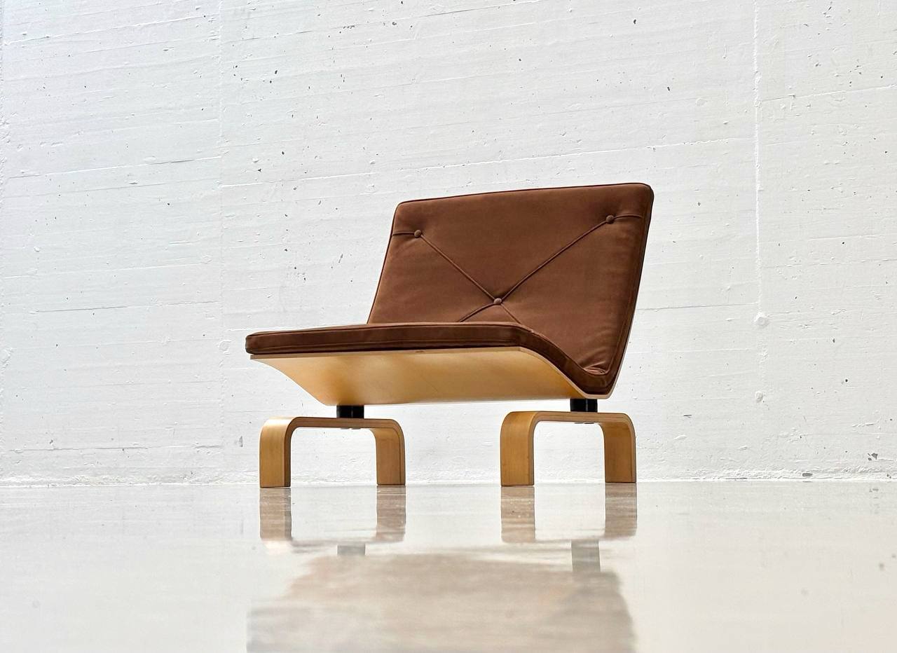 PK_27_armchair_by_Poul_Kjaerholm_for_E._Kold_Christensen,_Denmark,_1971