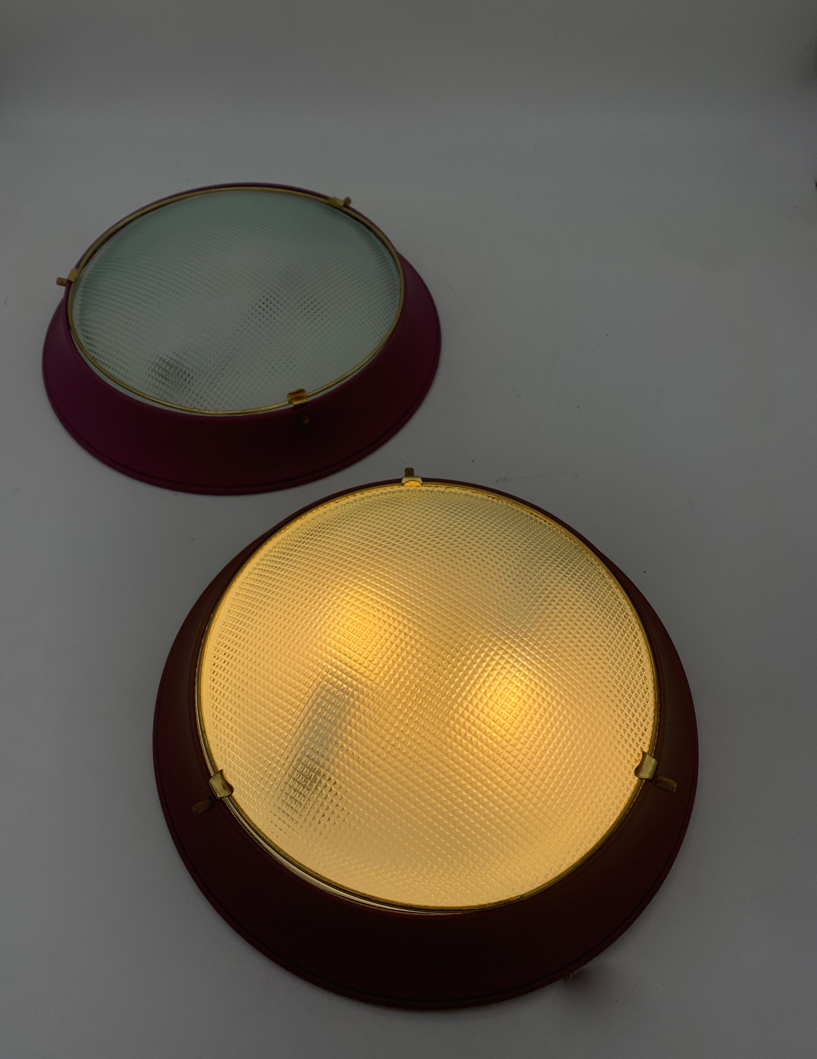 Set_of_2_Ceiling_or_Wall_Lamps_Attributed_to_Fontana_Arte,_Brass_and_Textured_Glass,_Italy