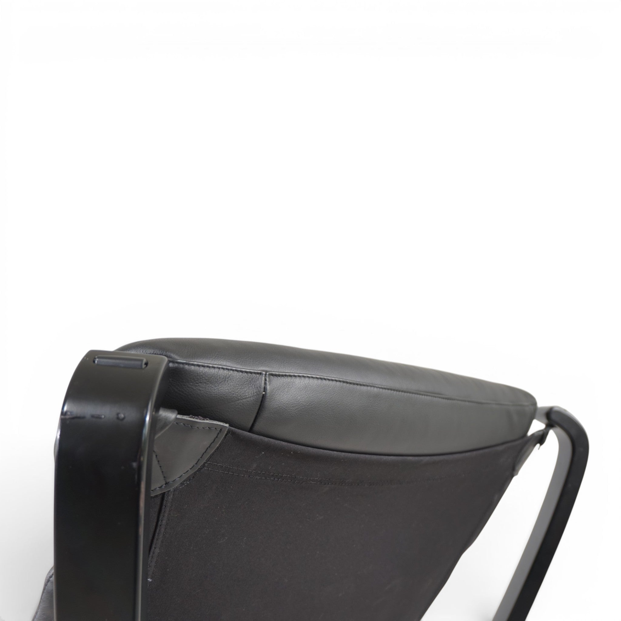 Viking_Lounge_Chair_by_Poltrona_Frau,_Black_Leather_Armchair_by_Sigurd_Ressell,_1990s