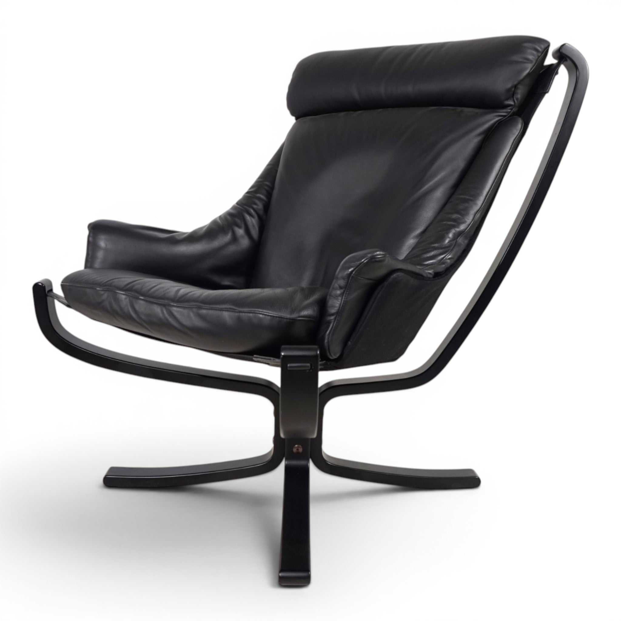 Viking_Lounge_Chair_by_Poltrona_Frau,_Black_Leather_Armchair_by_Sigurd_Ressell,_1990s