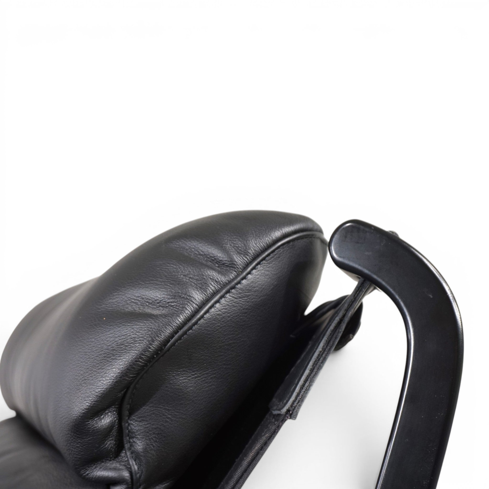 Viking_Lounge_Chair_by_Poltrona_Frau,_Black_Leather_Armchair_by_Sigurd_Ressell,_1990s