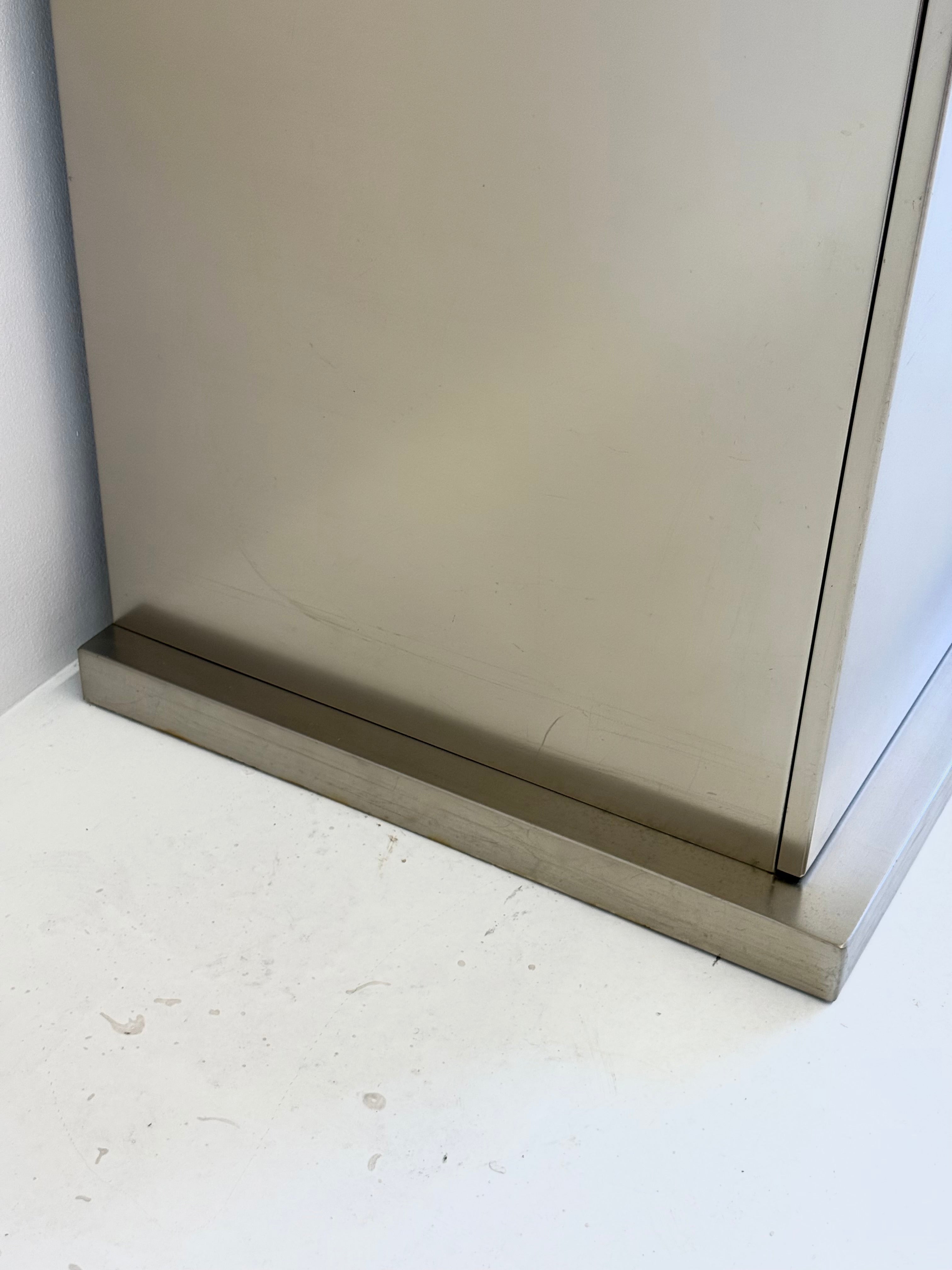 Belgochrom_Aluminium_and_Chrome_Bar_Cabinet,_1980s
