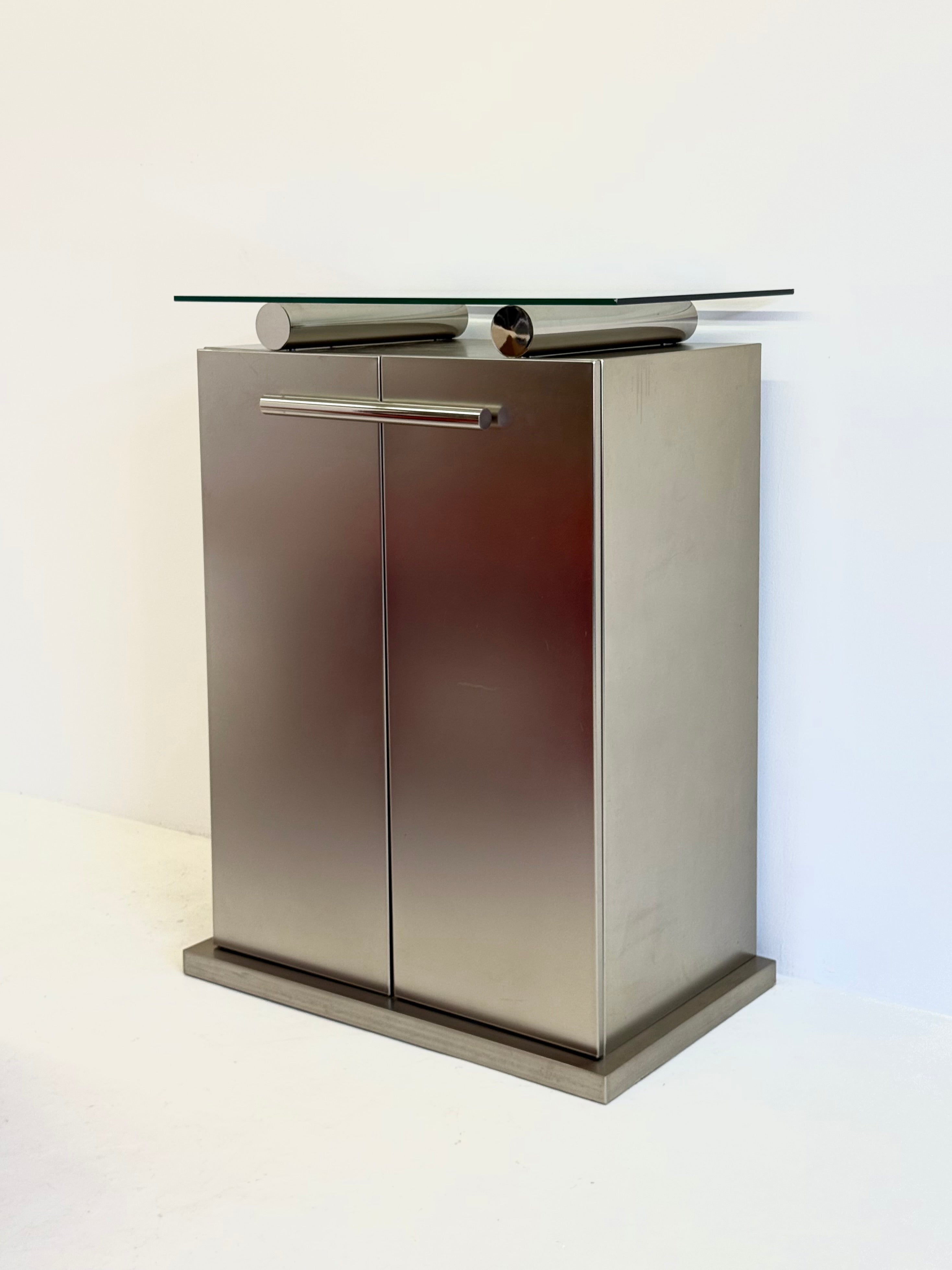 Belgochrom_Aluminium_and_Chrome_Bar_Cabinet,_1980s