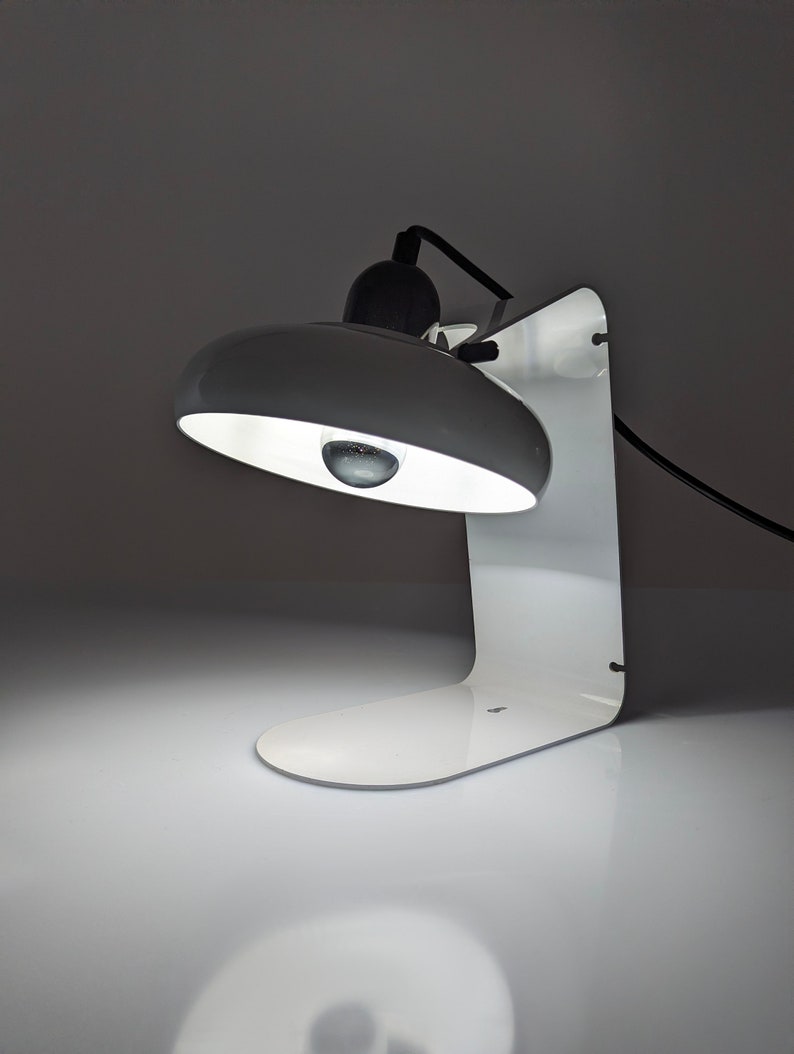 Postmodern_table_or_wall_lamp_by_Stilnovo