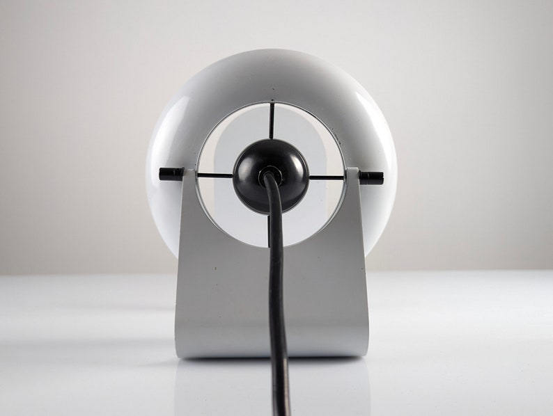 Postmodern_table_or_wall_lamp_by_Stilnovo