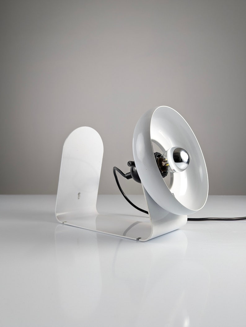 Postmodern_table_or_wall_lamp_by_Stilnovo
