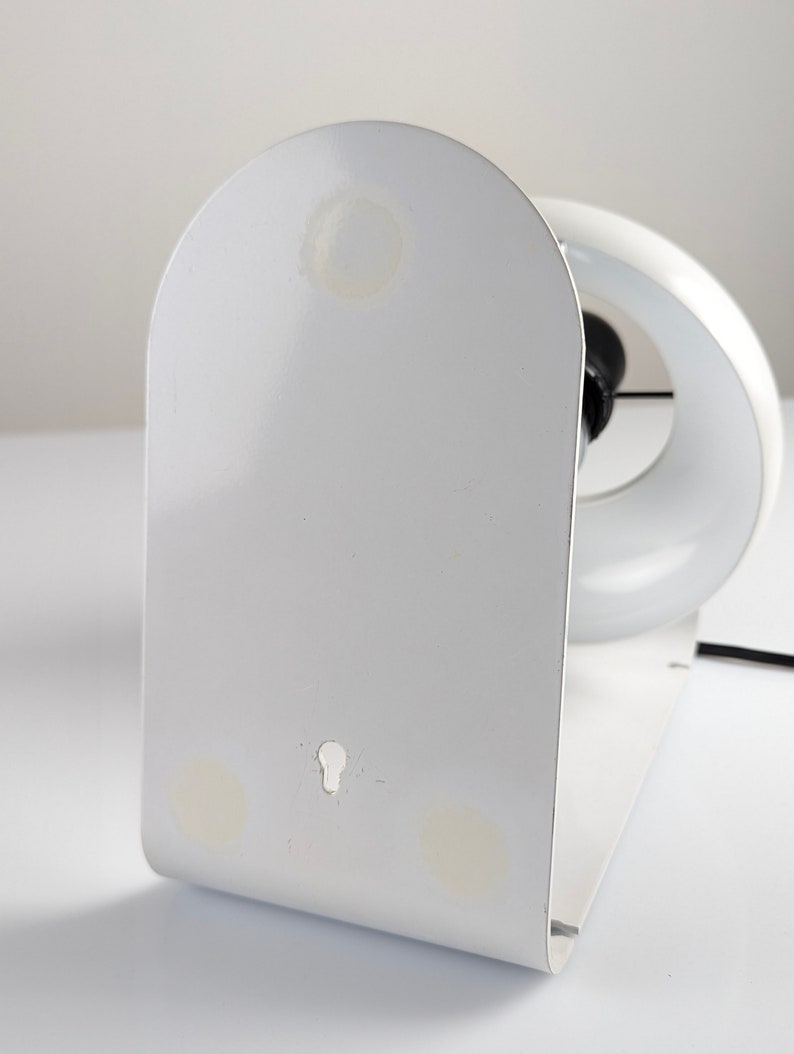 Postmodern_table_or_wall_lamp_by_Stilnovo