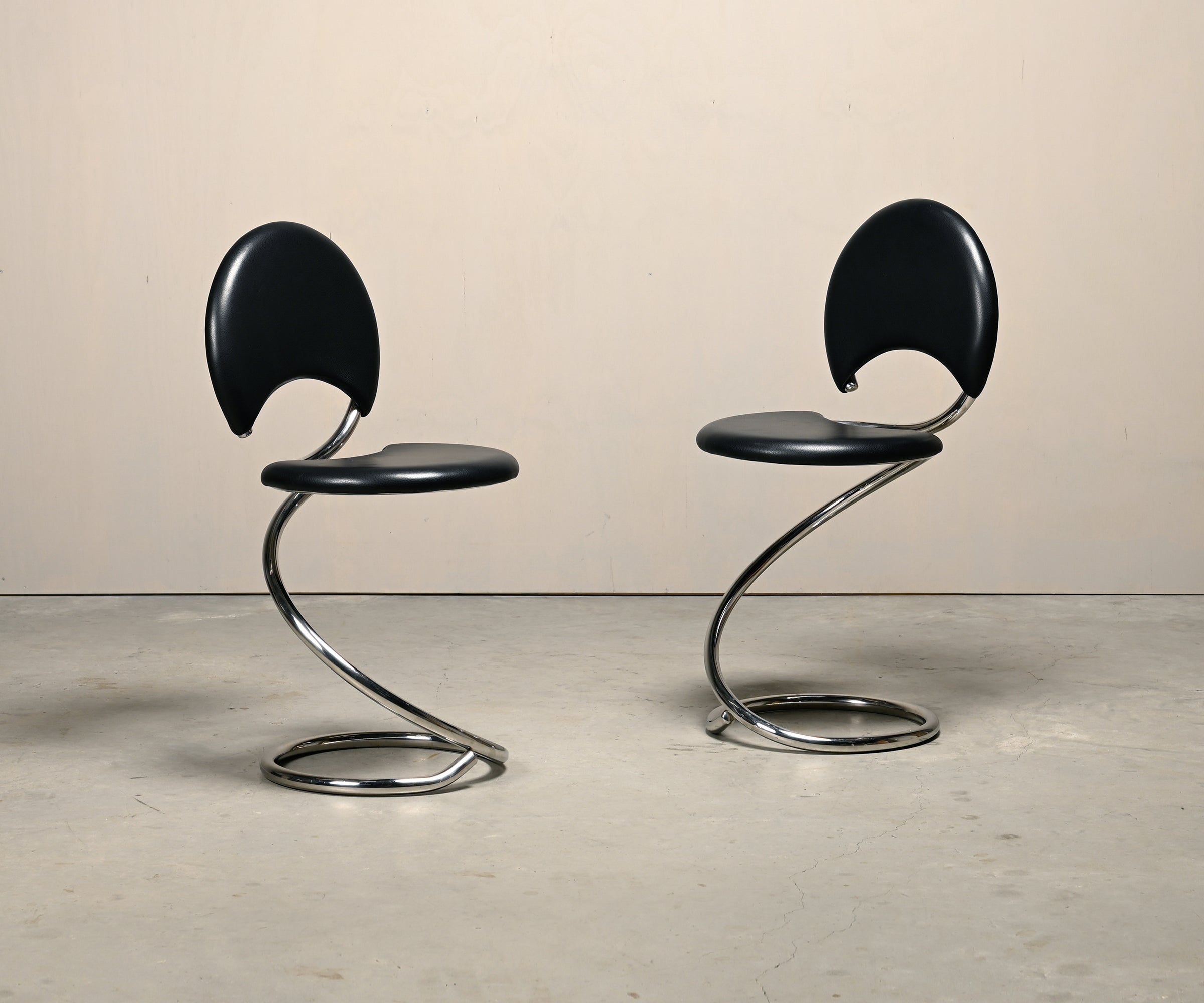 Set_of_PH-501_Snake_Chairs_by_Poul_Henningsen,_Chrome_&_Black_Leather,_Denmark