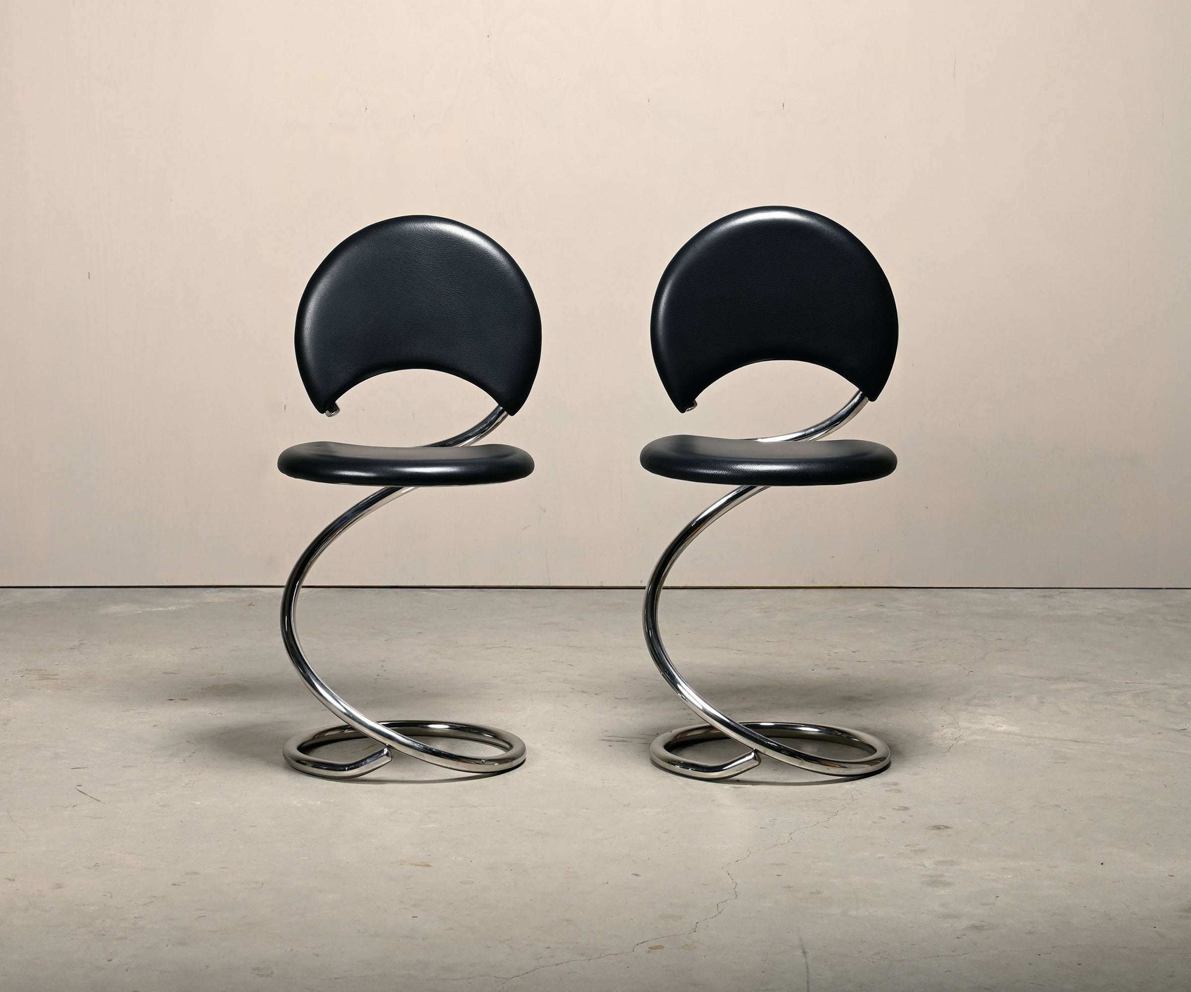 Set_of_PH-501_Snake_Chairs_by_Poul_Henningsen,_Chrome_&_Black_Leather,_Denmark