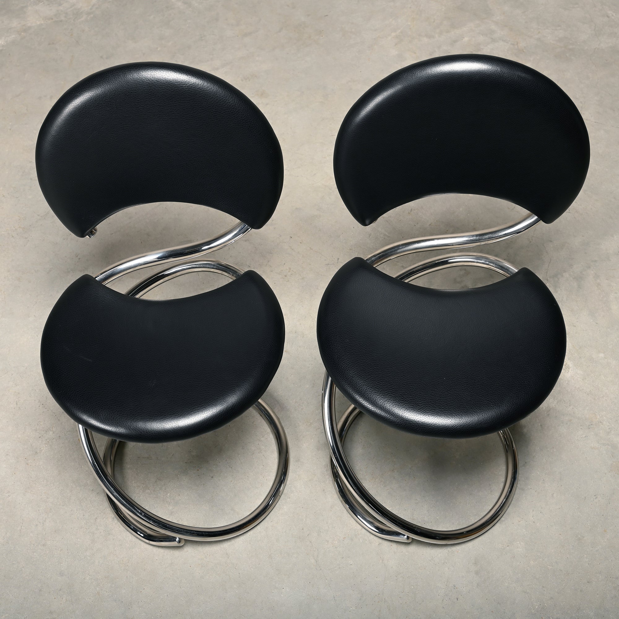 Set_of_PH-501_Snake_Chairs_by_Poul_Henningsen,_Chrome_&_Black_Leather,_Denmark