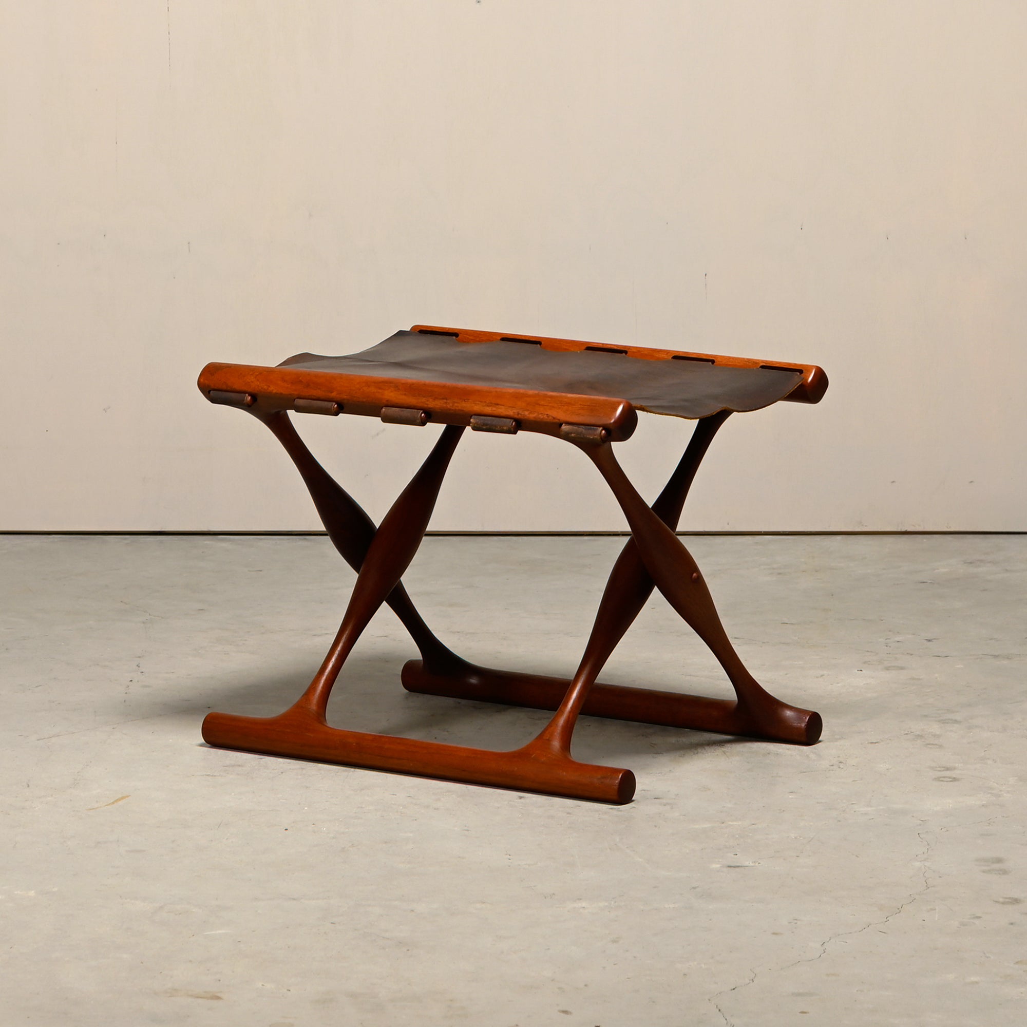 PH-43_Guldhøj_Stool_by_Poul_Hundevad,_Teak_&_Leather,_Denmark_1960s