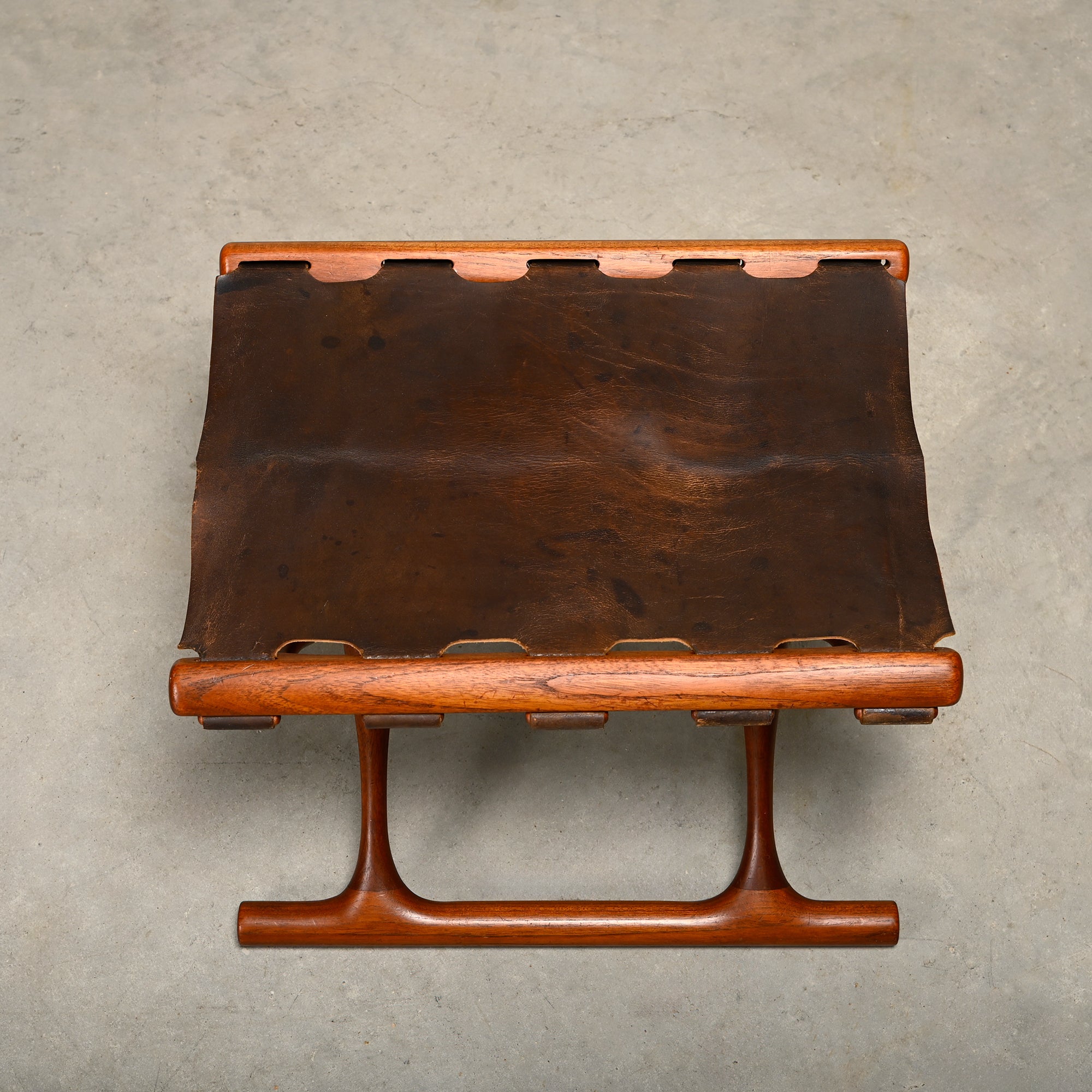 PH-43_Guldhøj_Stool_by_Poul_Hundevad,_Teak_&_Leather,_Denmark_1960s