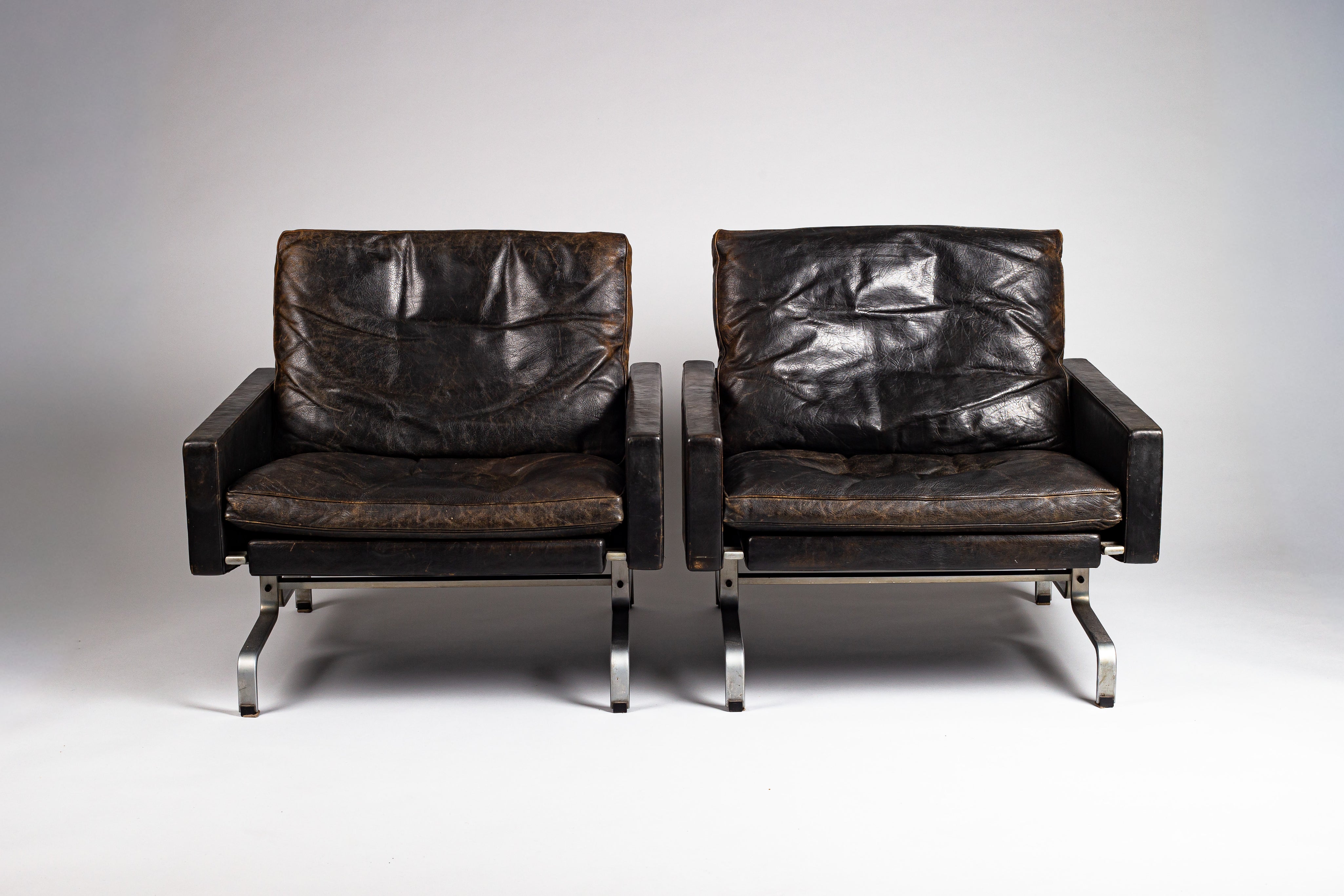 Set_of_2_Poul_Kjærholm_PK31_lounge_chairs_for_E._Kold_Christensen