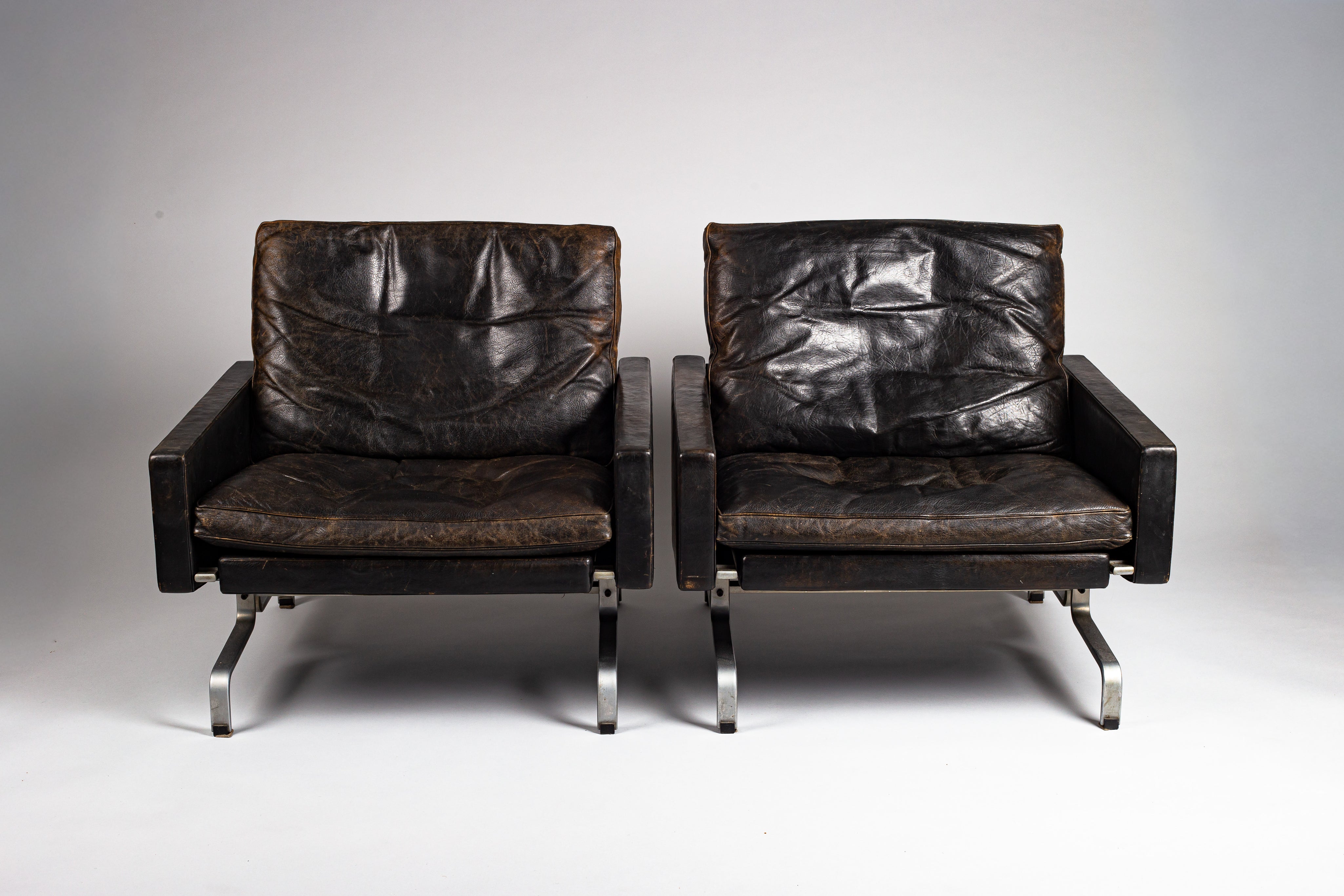 Set_of_2_Poul_Kjærholm_PK31_lounge_chairs_for_E._Kold_Christensen