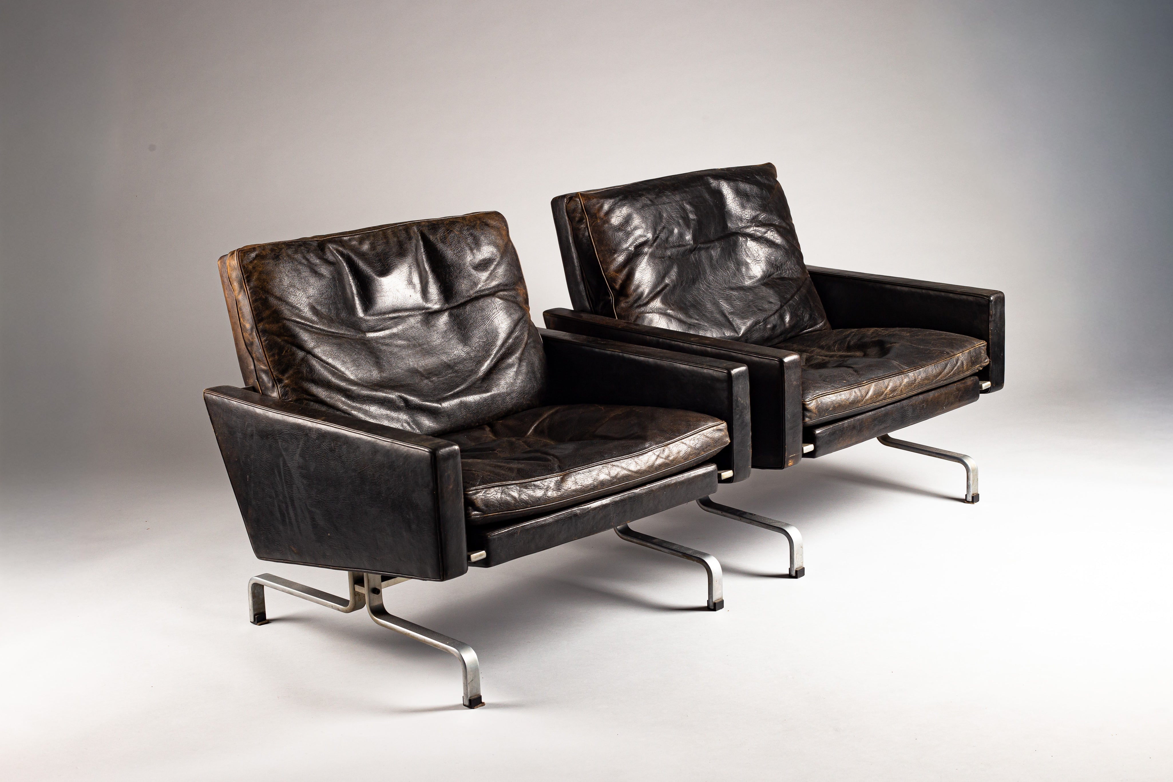 Set_of_2_Poul_Kjærholm_PK31_lounge_chairs_for_E._Kold_Christensen