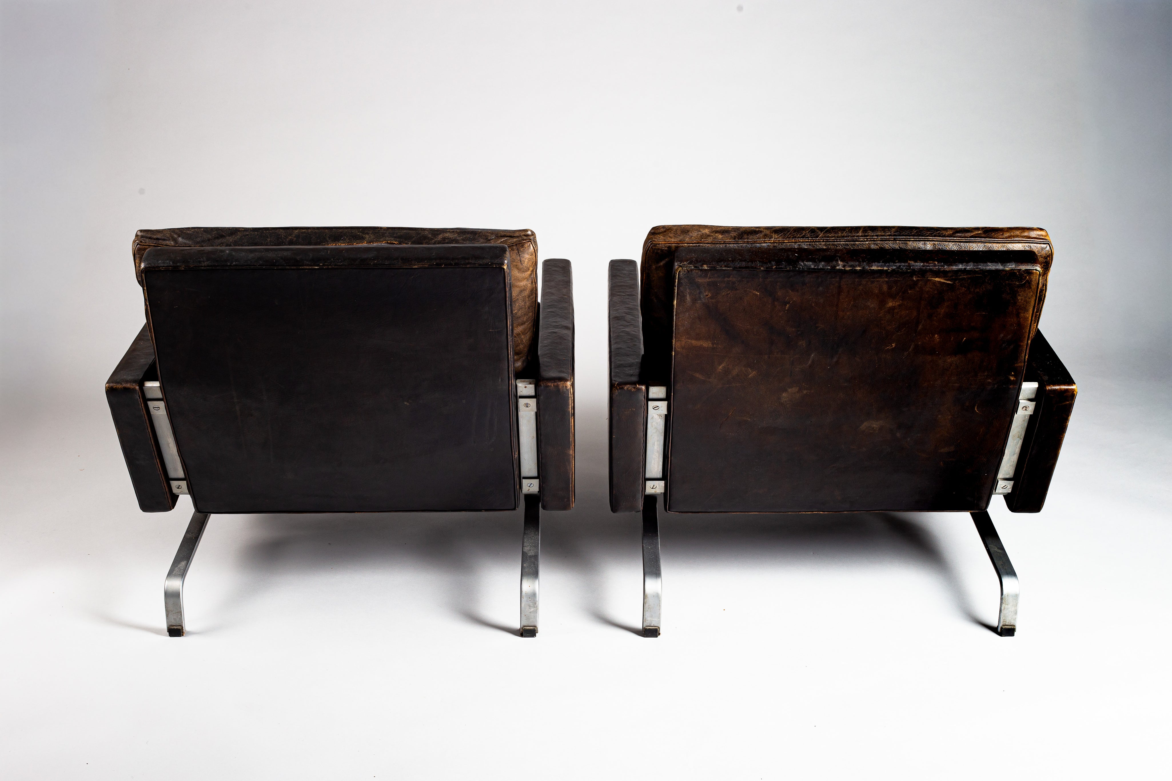 Set_of_2_Poul_Kjærholm_PK31_lounge_chairs_for_E._Kold_Christensen