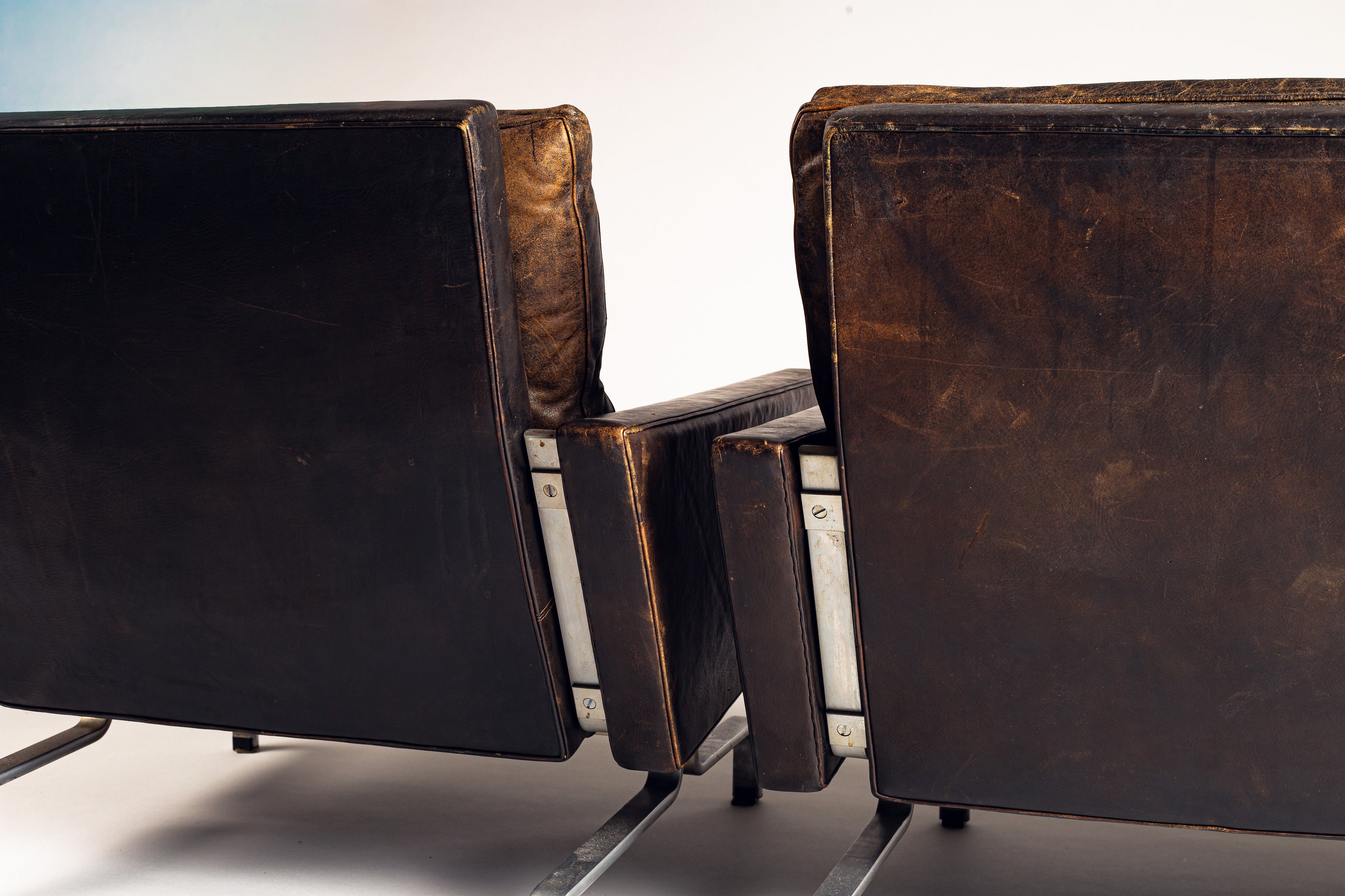 Set_of_2_Poul_Kjærholm_PK31_lounge_chairs_for_E._Kold_Christensen