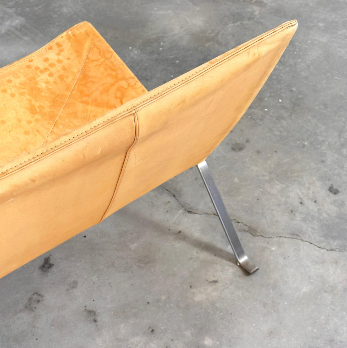 Poul_Kjaerholm_PK22_Lounge_Chairs_for_Fritz_Hansen_in_Cognac_Leather,_1956