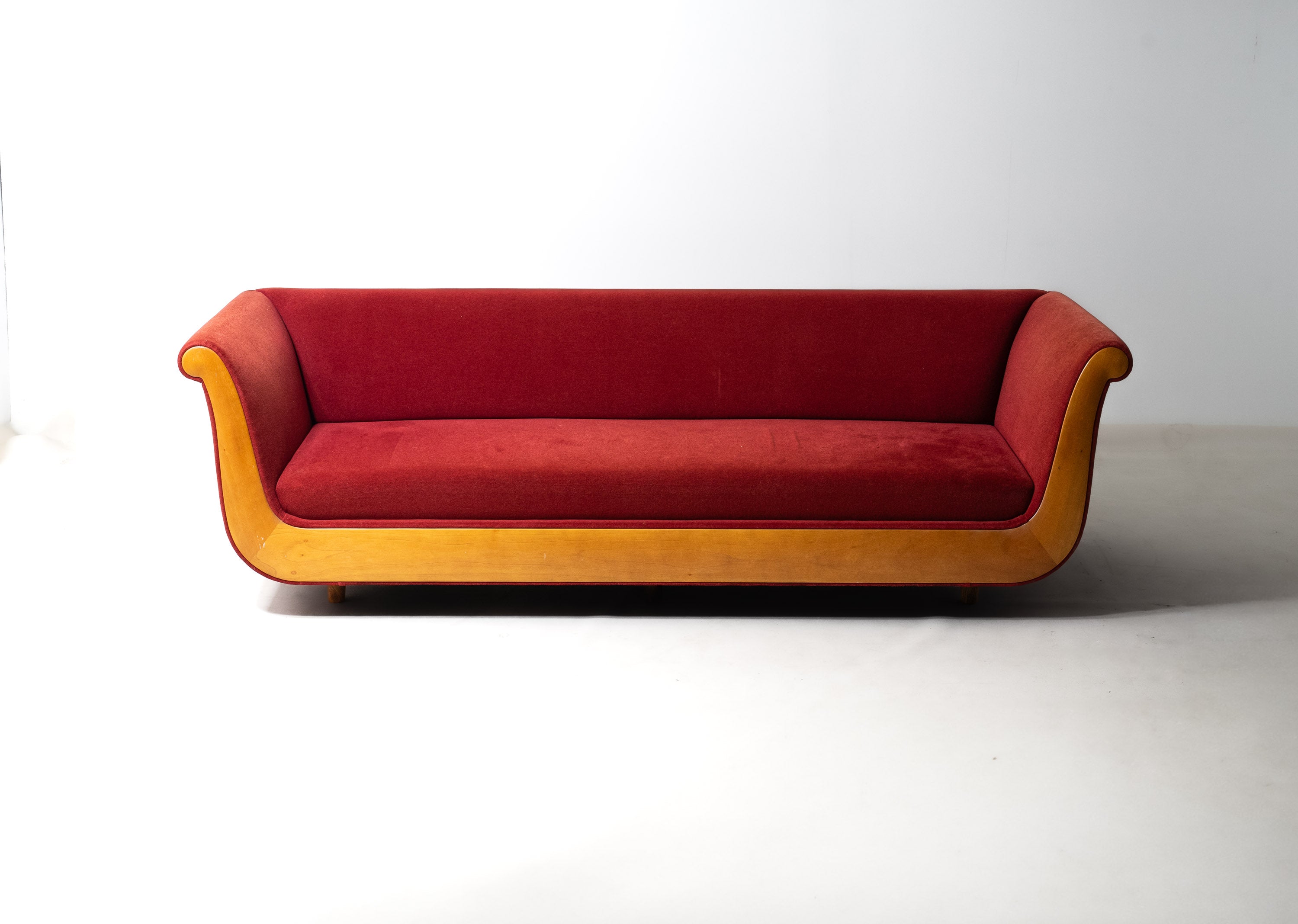 1991_Luca_Meda_Sofa_for_Molteni_&_Co,_Carlo_Felice_Theatre,_Red_Velvet,_Italy