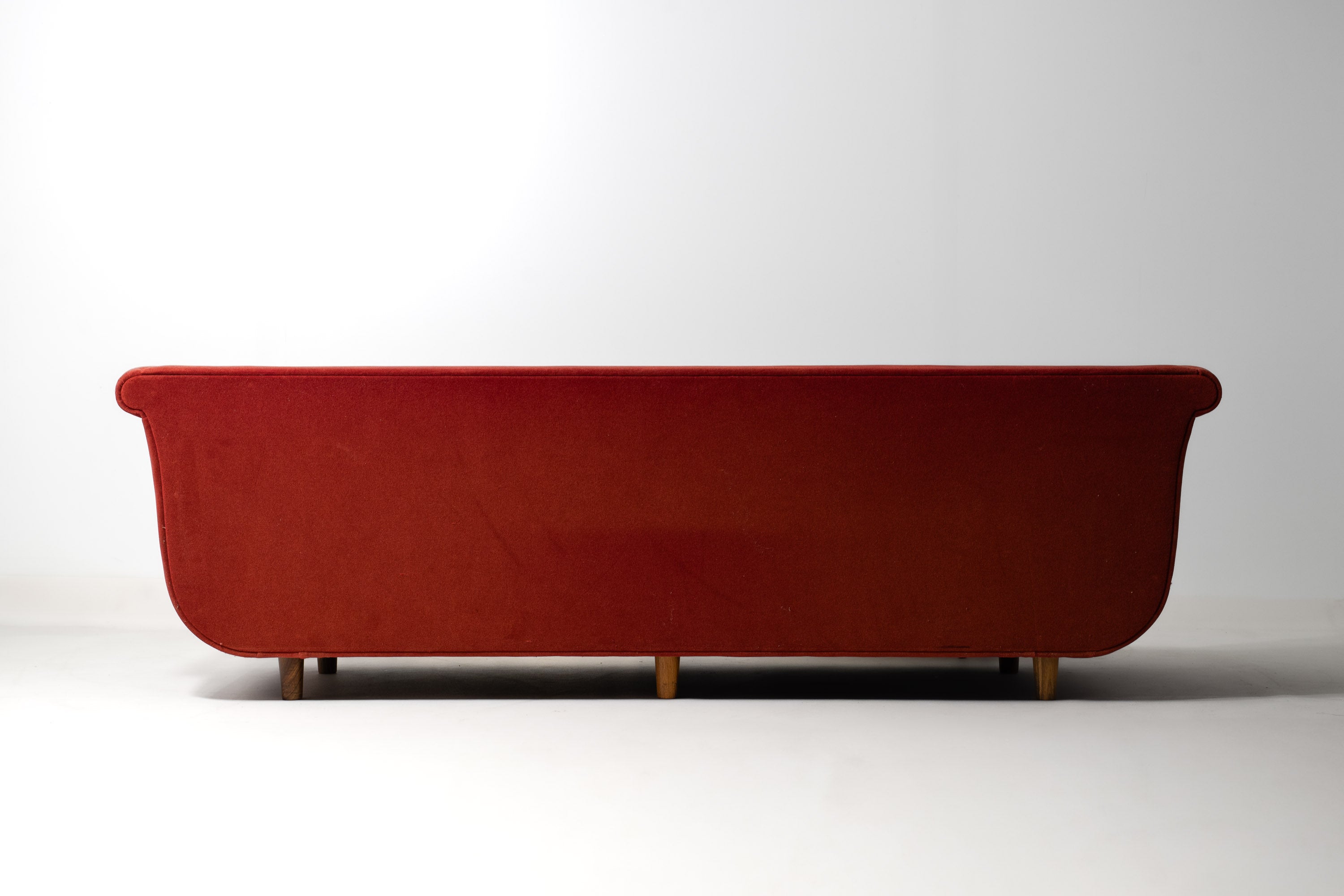 1991_Luca_Meda_Sofa_for_Molteni_&_Co,_Carlo_Felice_Theatre,_Red_Velvet,_Italy