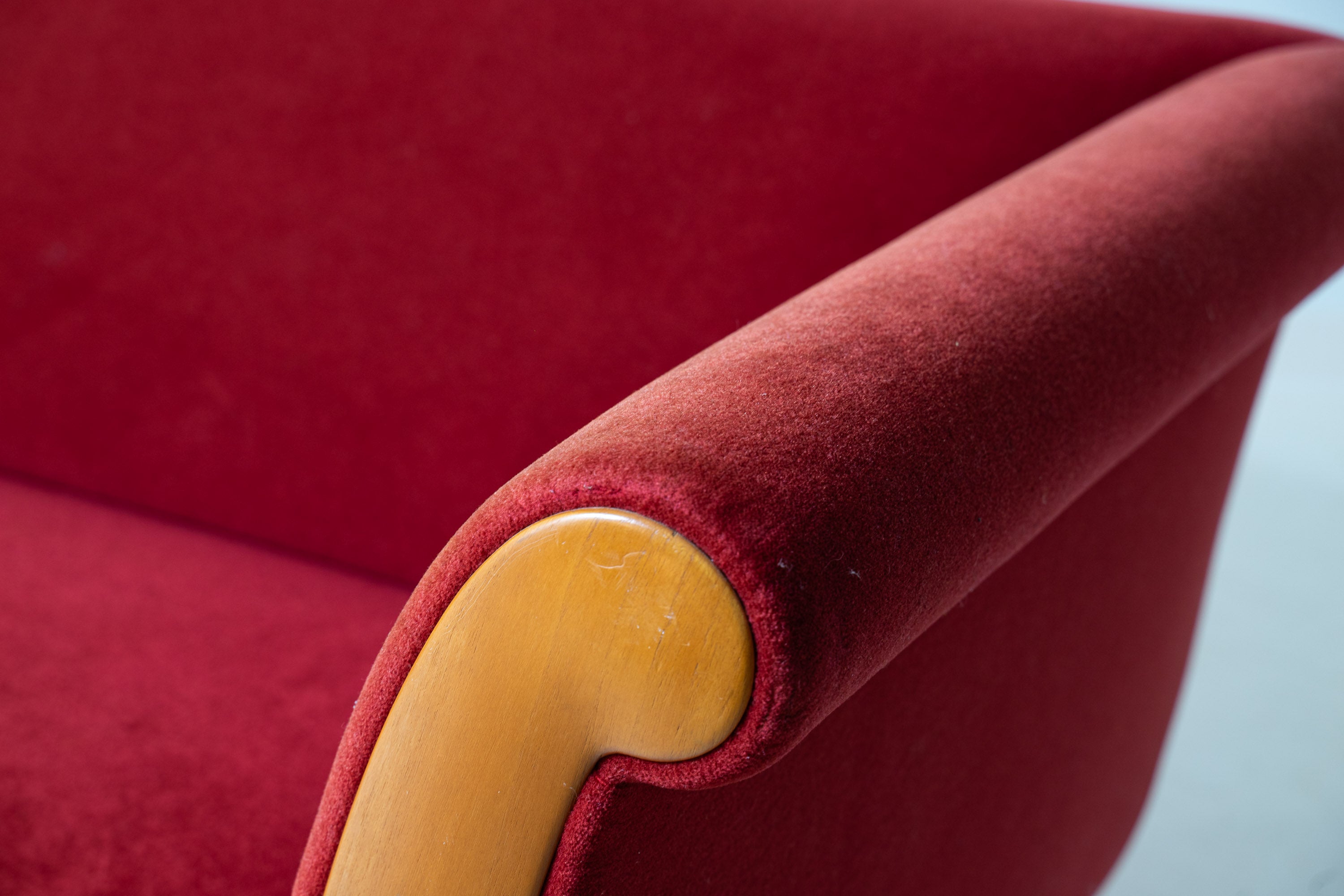 1991_Luca_Meda_Sofa_for_Molteni_&_Co,_Carlo_Felice_Theatre,_Red_Velvet,_Italy