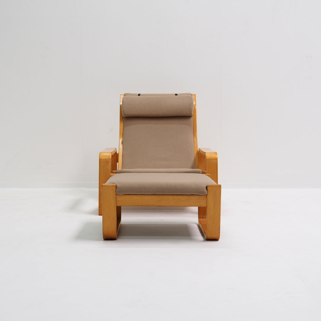 Set_of_Ilmari_Lappalainen_Lounge_Chair_with_Ottoman,_Finland_1963_(1980s_Production)