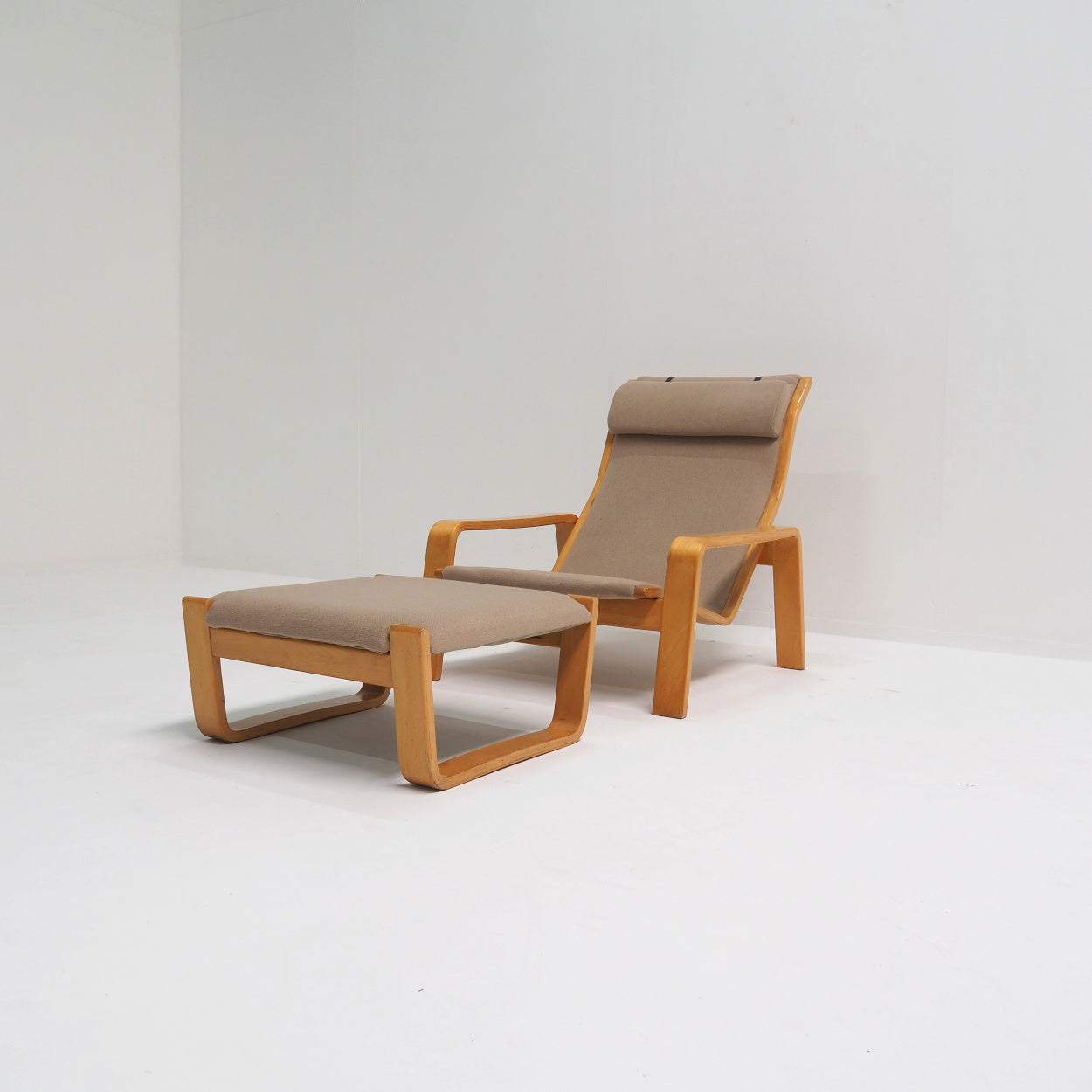 Set_of_Ilmari_Lappalainen_Lounge_Chair_with_Ottoman,_Finland_1963_(1980s_Production)