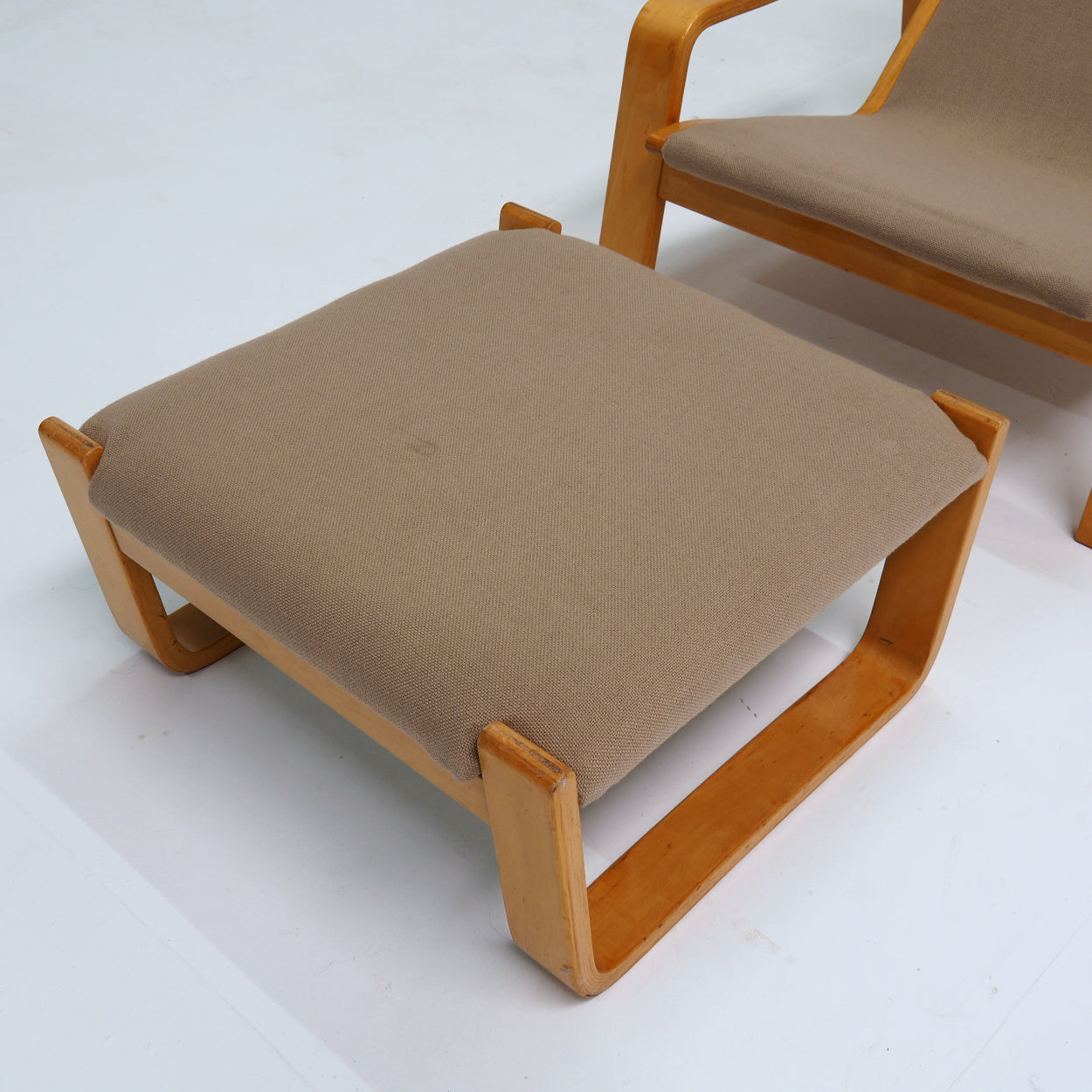 Set_of_Ilmari_Lappalainen_Lounge_Chair_with_Ottoman,_Finland_1963_(1980s_Production)