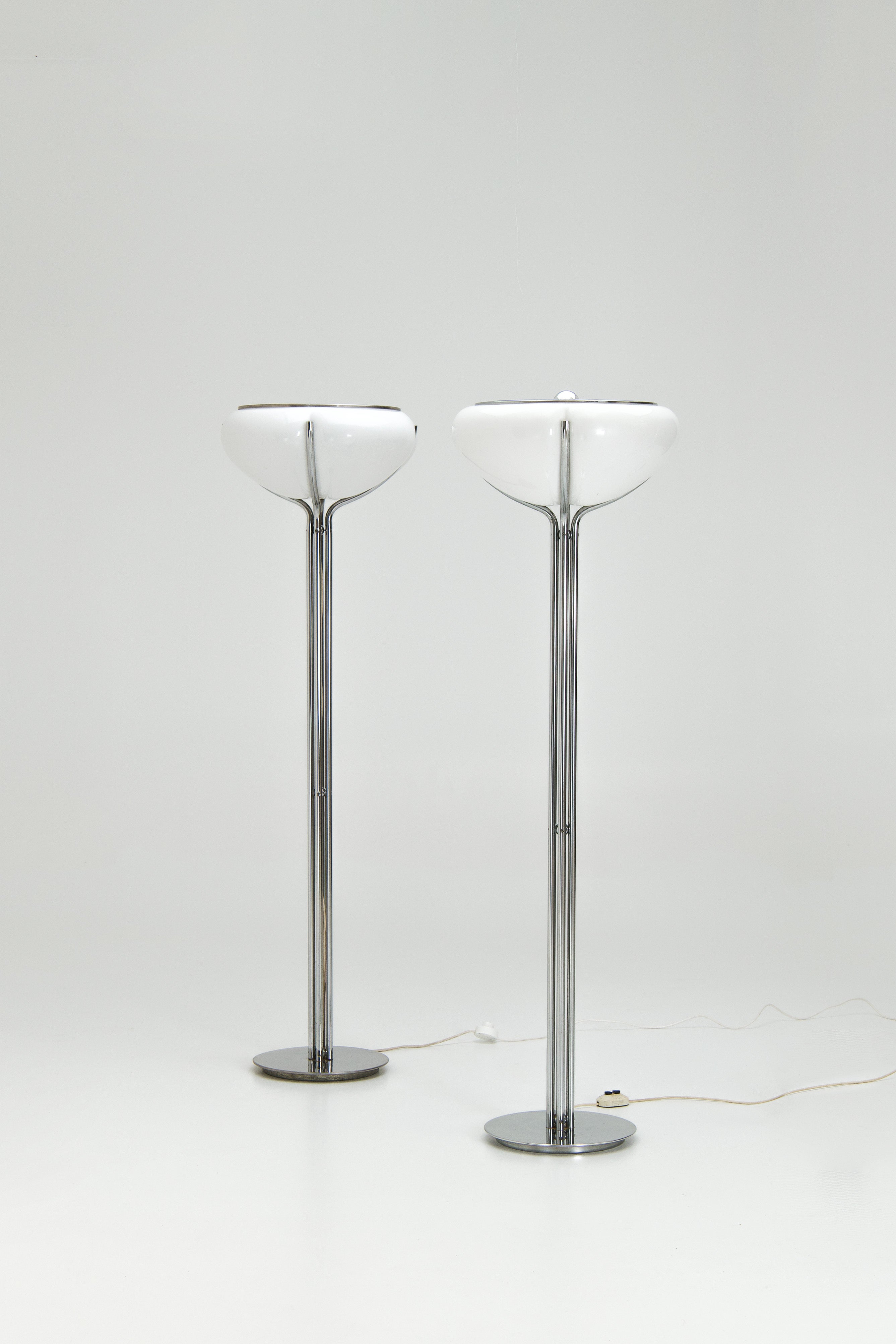 Quadrifoglio_Floor_Lamp_by_Studio_6G_for_Harvey_Guzzini,_Italian_Space_Age_Lighting,_1970s