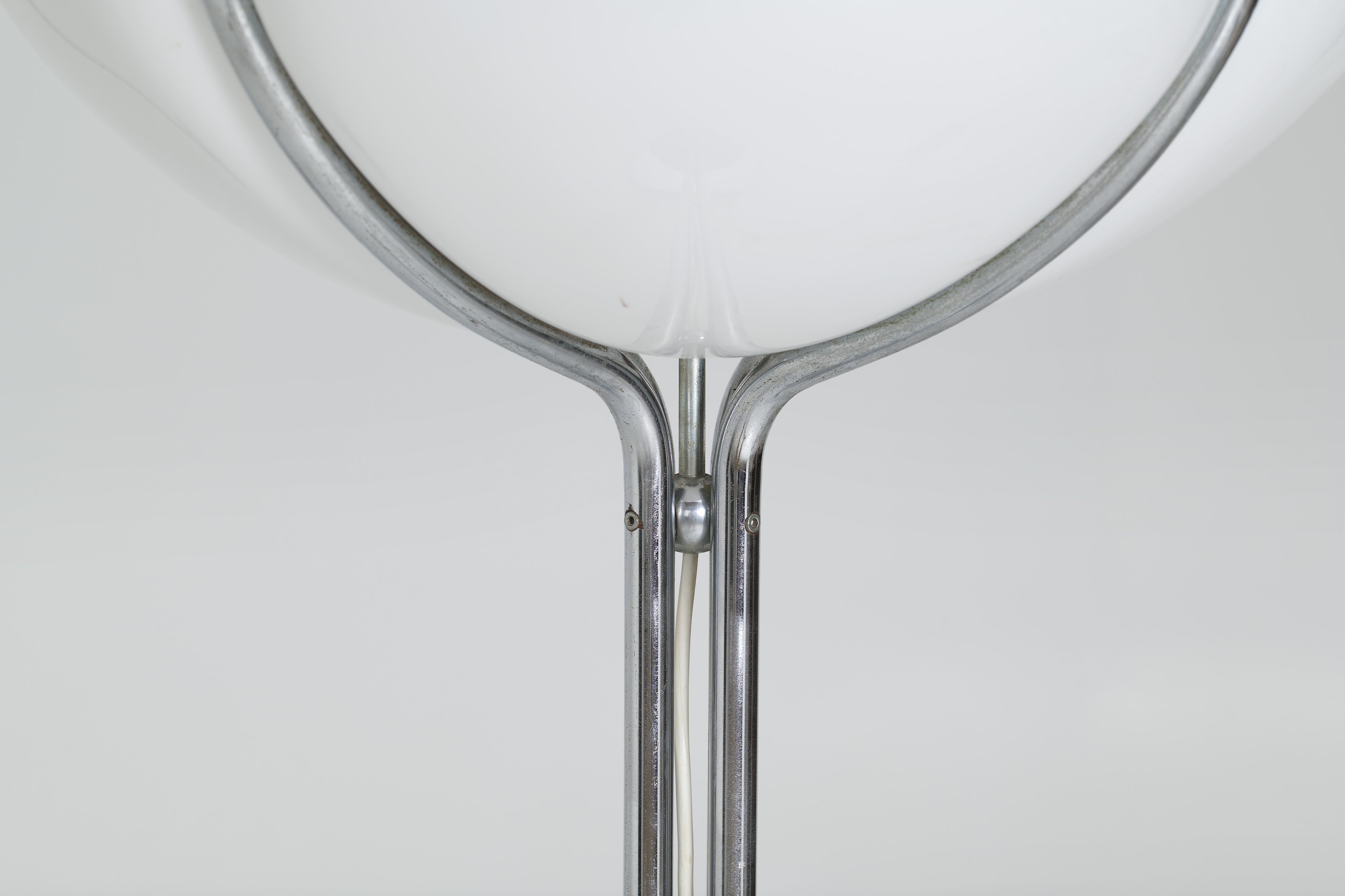 Quadrifoglio_Floor_Lamp_by_Studio_6G_for_Harvey_Guzzini,_Italian_Space_Age_Lighting,_1970s
