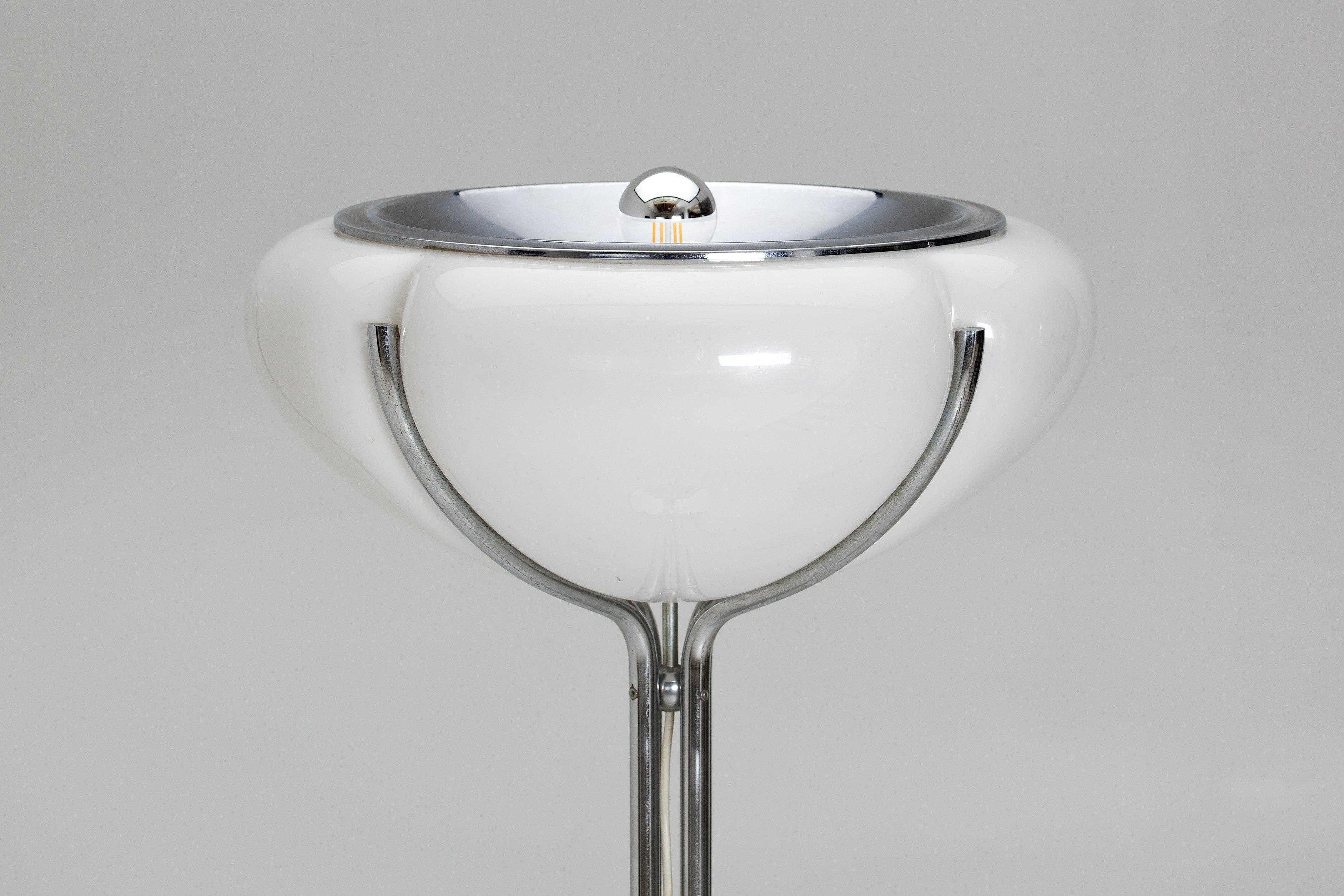 Quadrifoglio_Floor_Lamp_by_Studio_6G_for_Harvey_Guzzini,_Italian_Space_Age_Lighting,_1970s