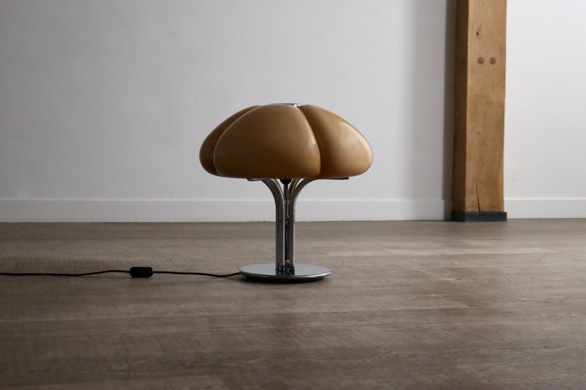 Quadrifoglio_Table_Lamp_by_Ufficio_Progetti_for_Harvey_Guzzini,_1970s,_Italy