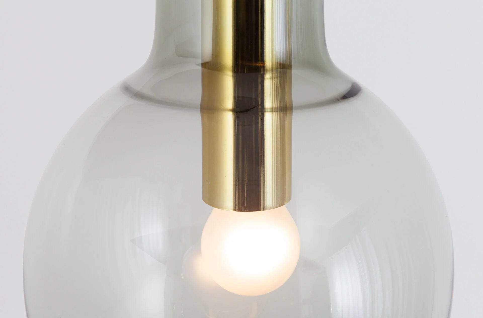 Maxi_Bulb_Pendant_Raak_Smoked_Glass_Brass_1960s_Netherlands