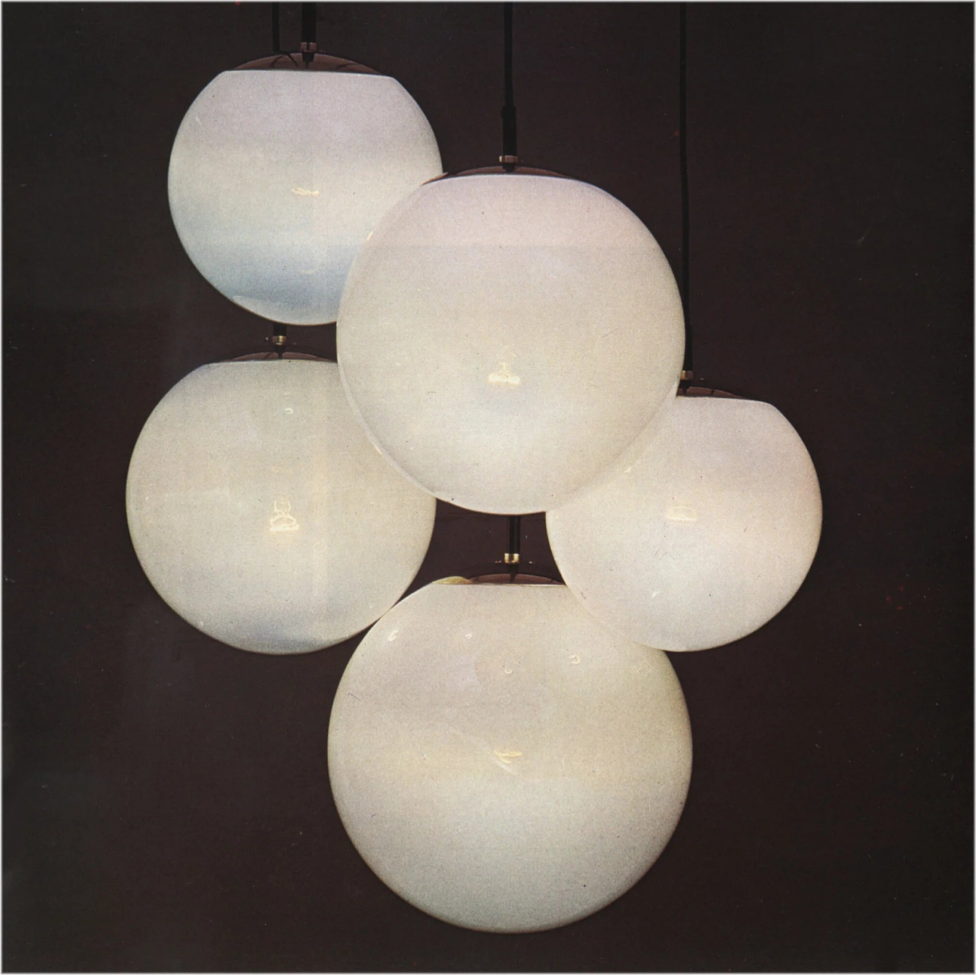 Raak_Ochtendnevel_“Morning_Haze”_Small_Pendant_Light,_Early_1970s,_Netherlands
