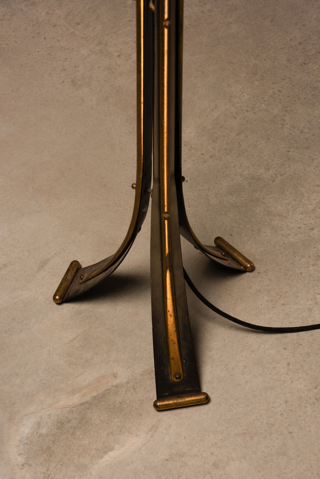 Sputnik_Floor_Lamp_by_Stilnovo_from_1950s_Italy