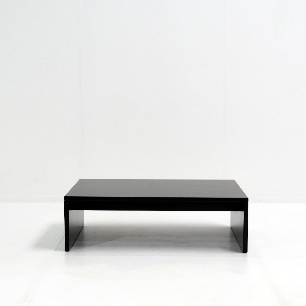 Gerrit_Rietveld_TZ77_Coffee_Table_for_’t_Spectrum,_Netherlands_1968–1970