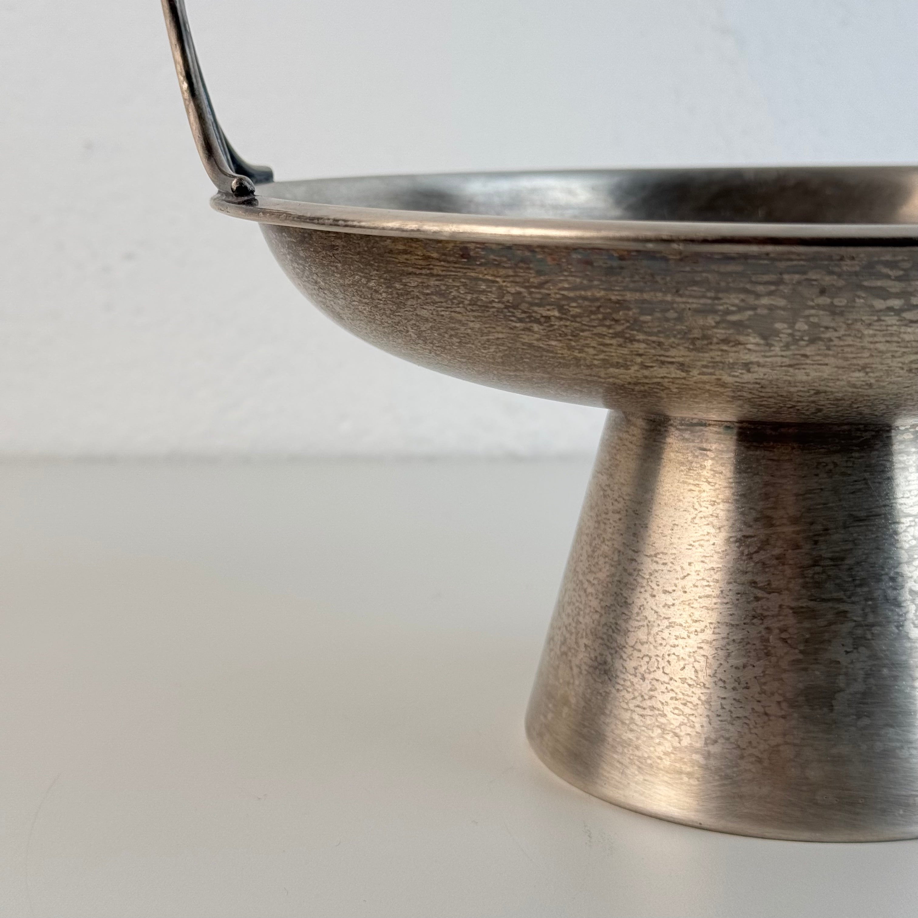 1930s_Silver-Plated_Fruit_Stand_by_Gio_Ponti_for_Arthur_Krupp_Milano,_Hotel_Royal_Riccione