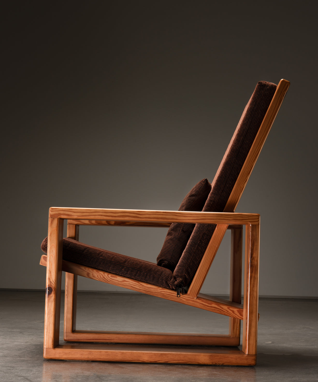 Rare_Lounge_Chair_by_Ate_van_Apeldoorn_from_1970s