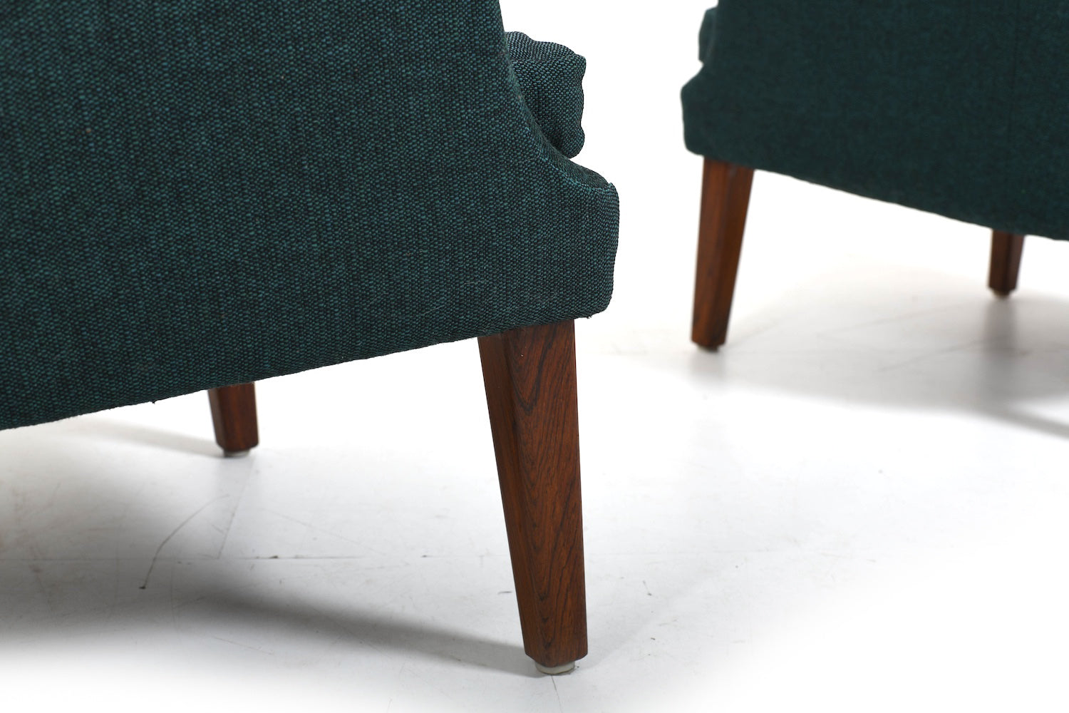 Set_of_2_AV-53_Easychairs_by_Arne_Vodder_1953