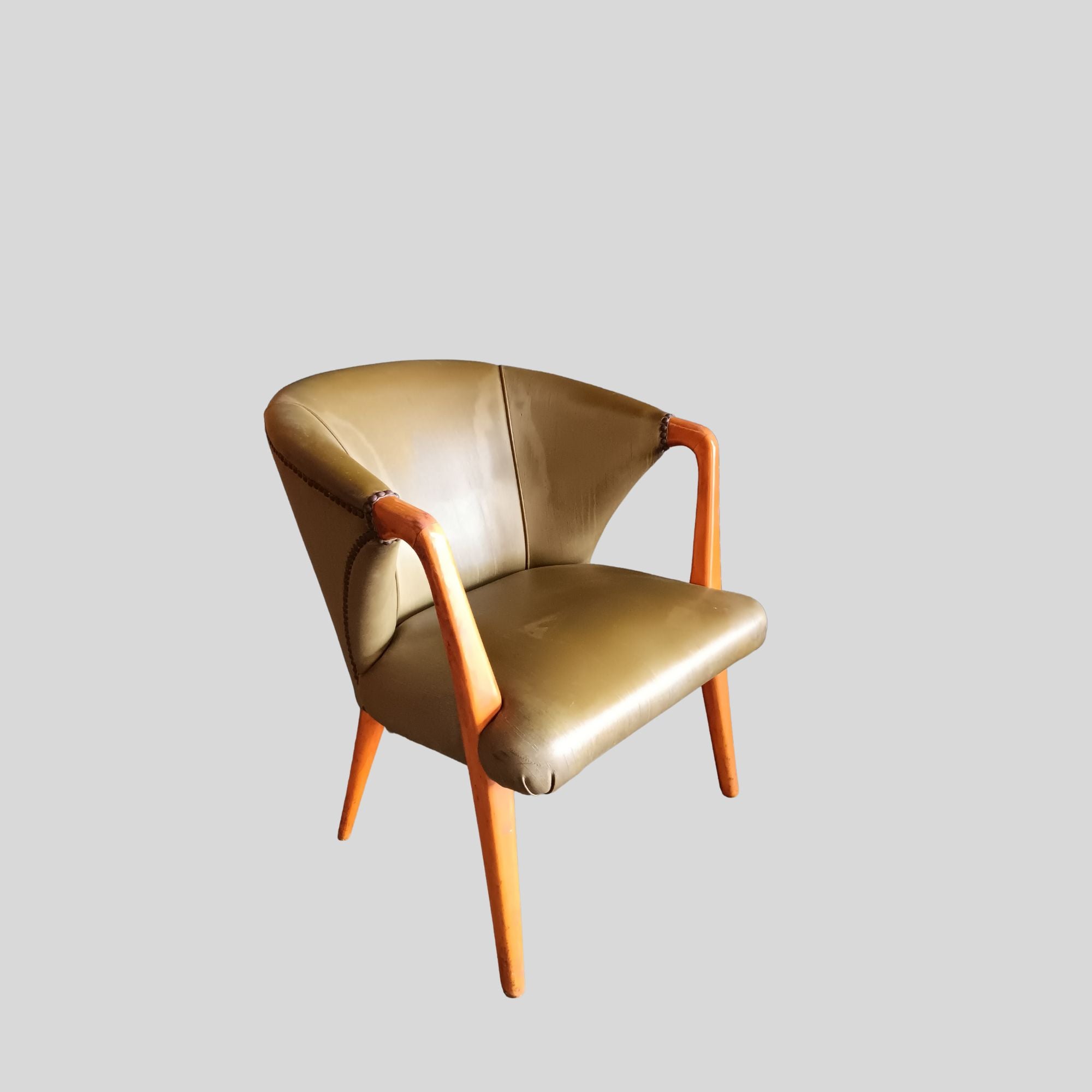 Set_of_4_Belgian_1950's_club_armchairs_with_provenance,_former_National_Bank_of_Belgium,_Antwerp