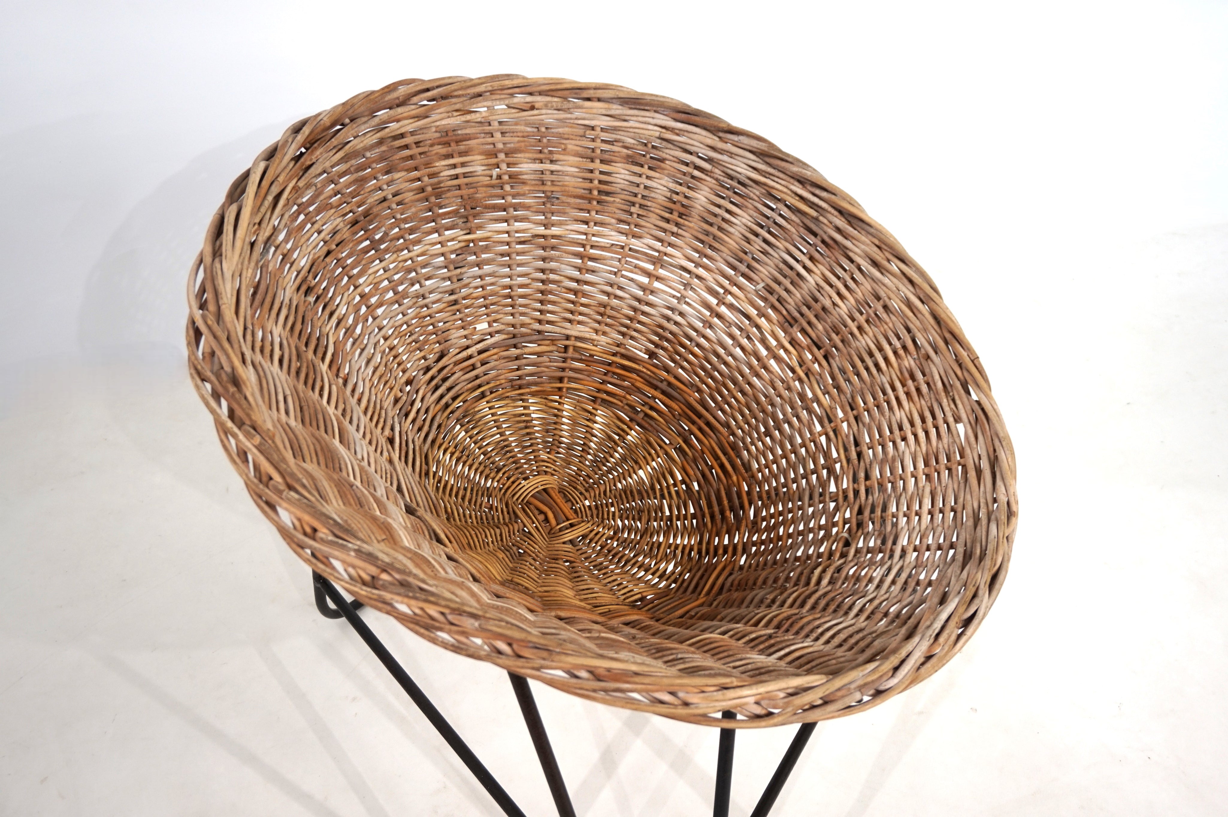 Rattan_basket_pod_lounge_chair,_1960