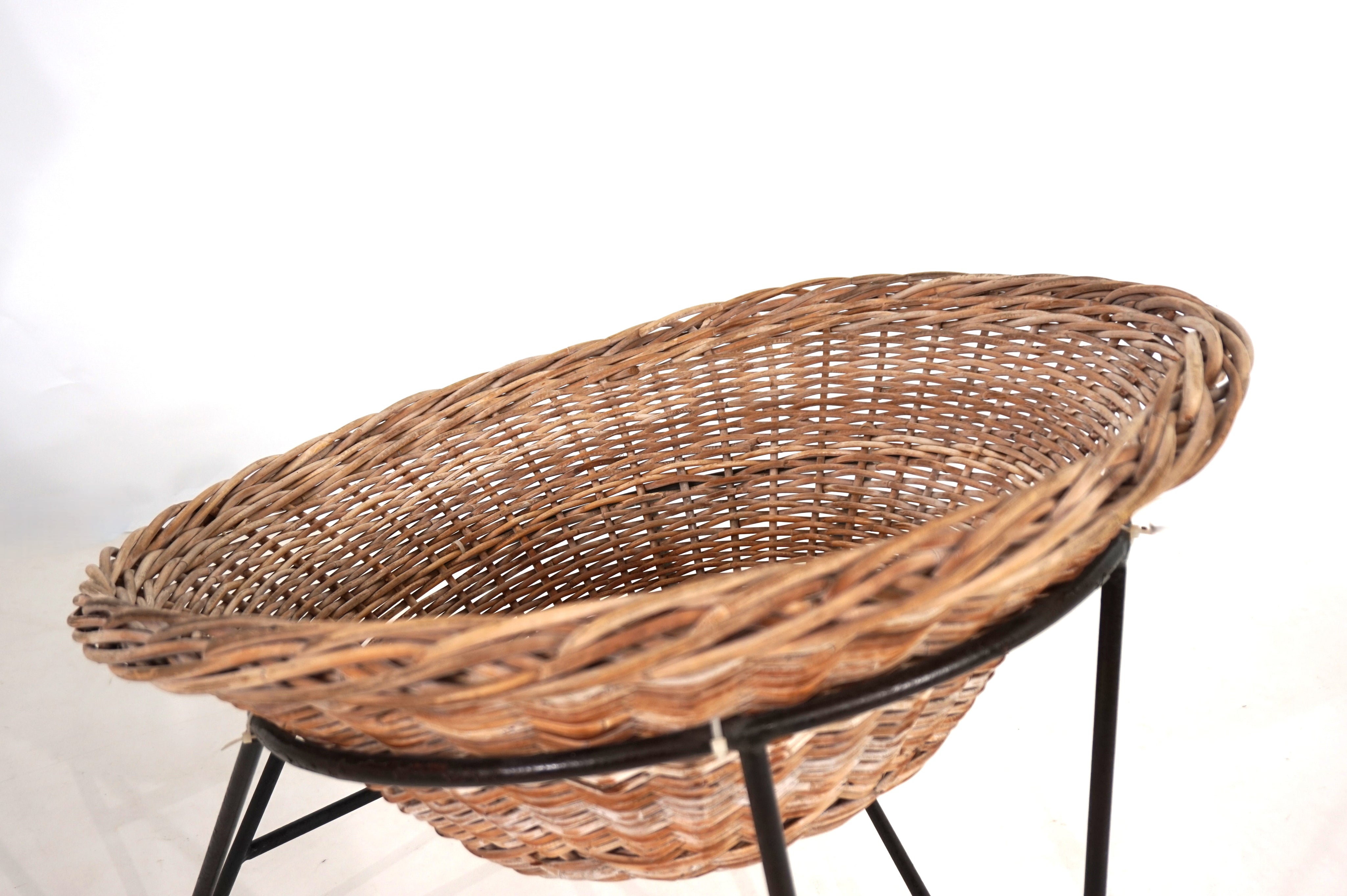 Rattan_basket_pod_lounge_chair,_1960
