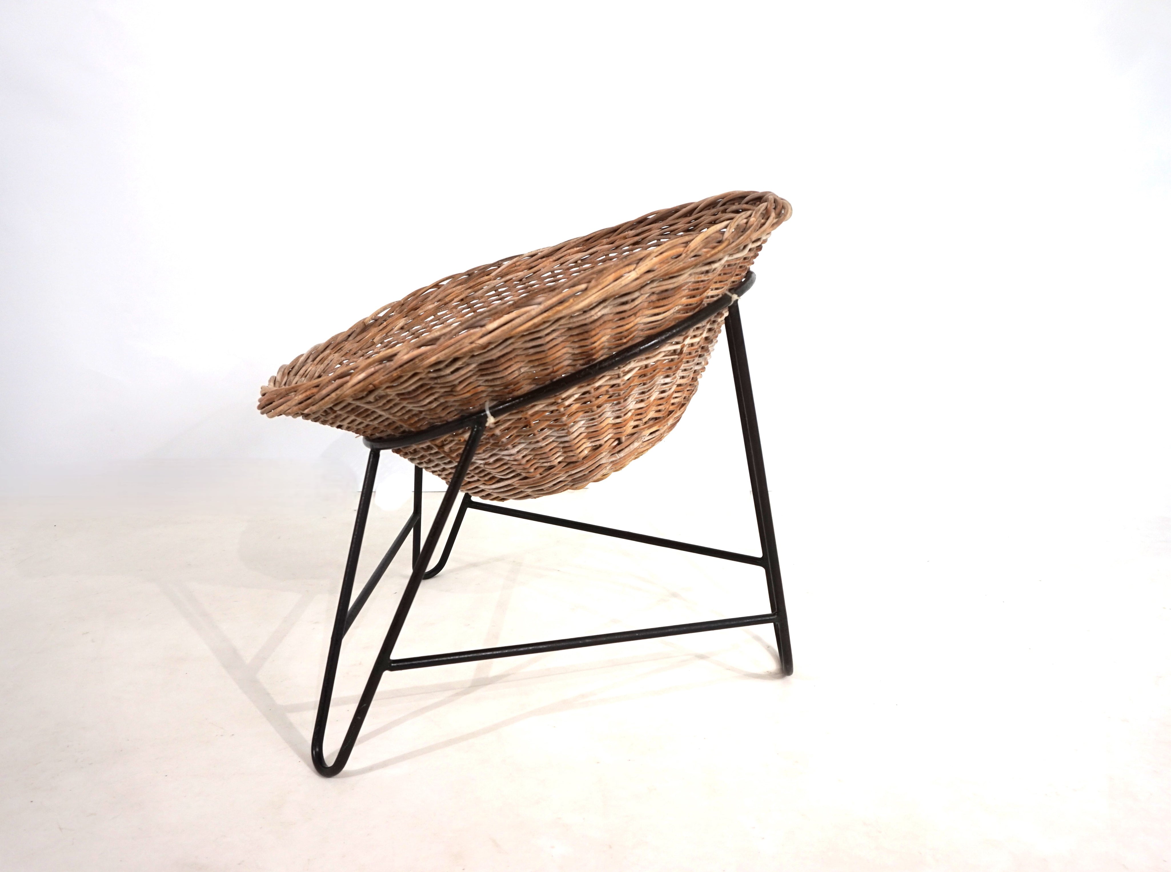 Rattan_basket_pod_lounge_chair,_1960