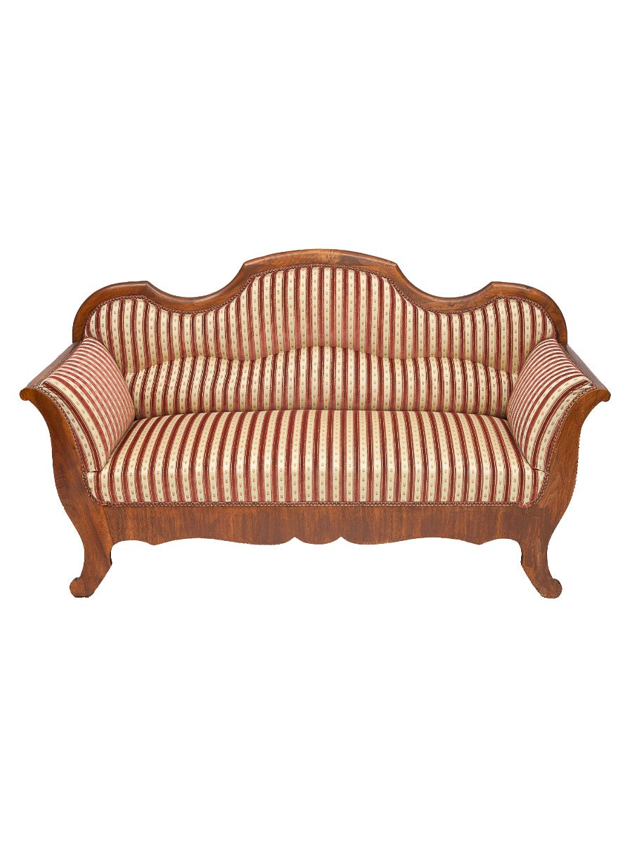 Recamier_loveseat_or_sofa_with_crossbars