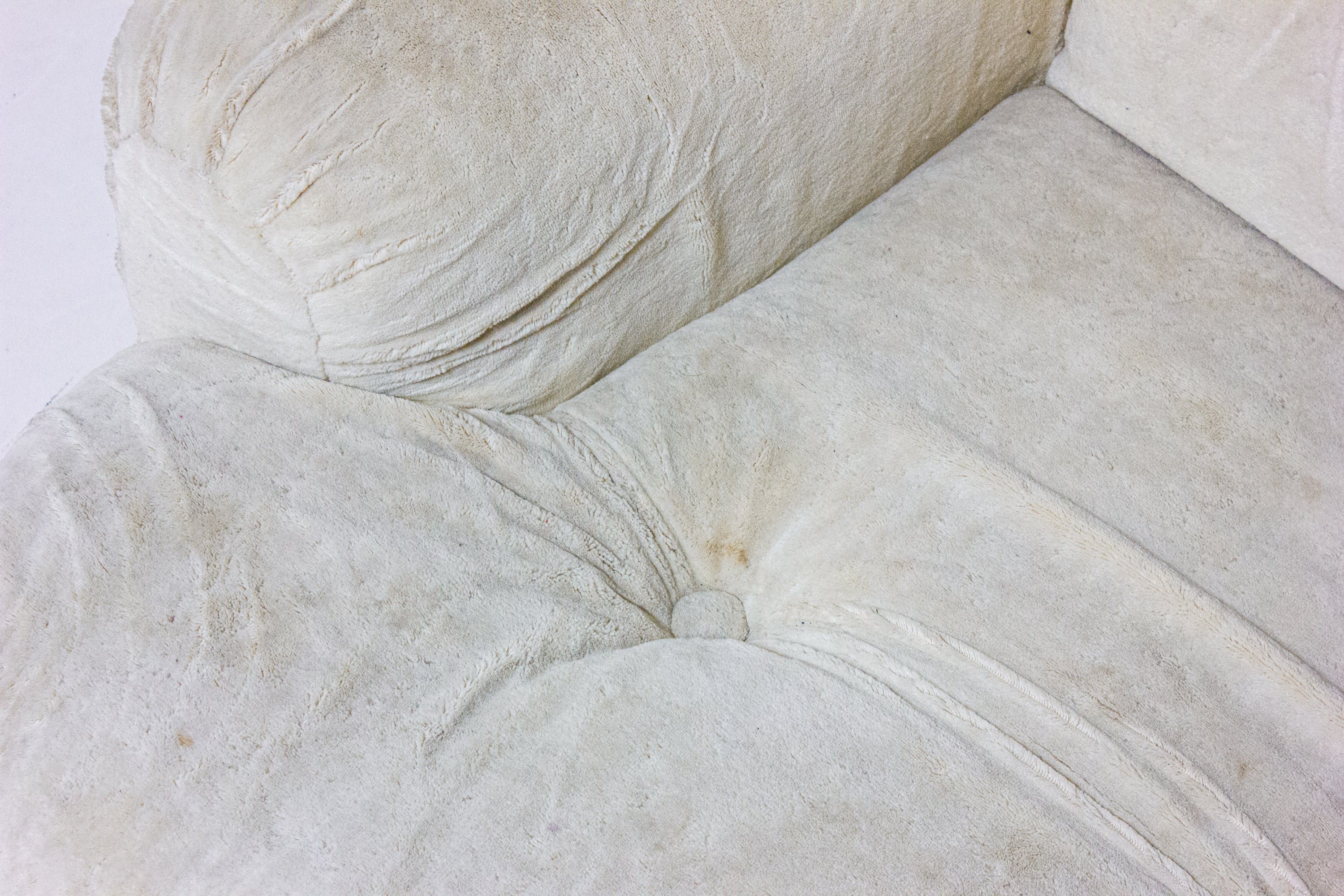 Vintage_Reclining_Italian_Two_Seater_Plush_Sofa,_Cream_Lounge_Sofa_with_Wooden_Base,_1970s_Mid_Century_Modern